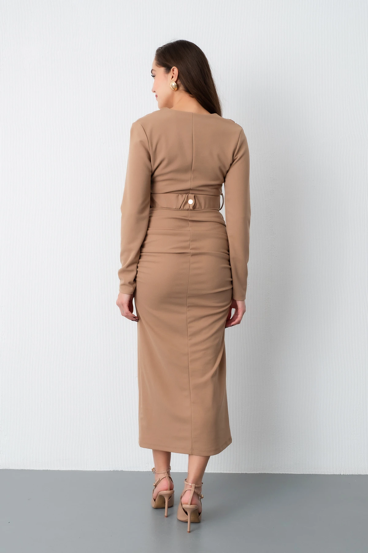 Kadın Kemerli Büzgü Detay Uzun Elbise - Bej