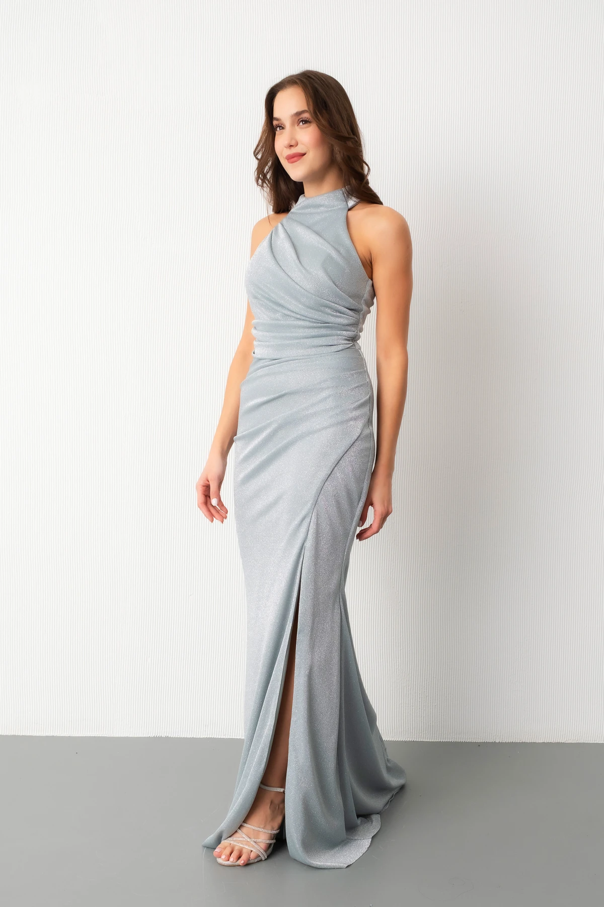 Kadın Halter Yaka Yırtmaçlı Simli Uzun Abiye Elbise - Mint Yeşili