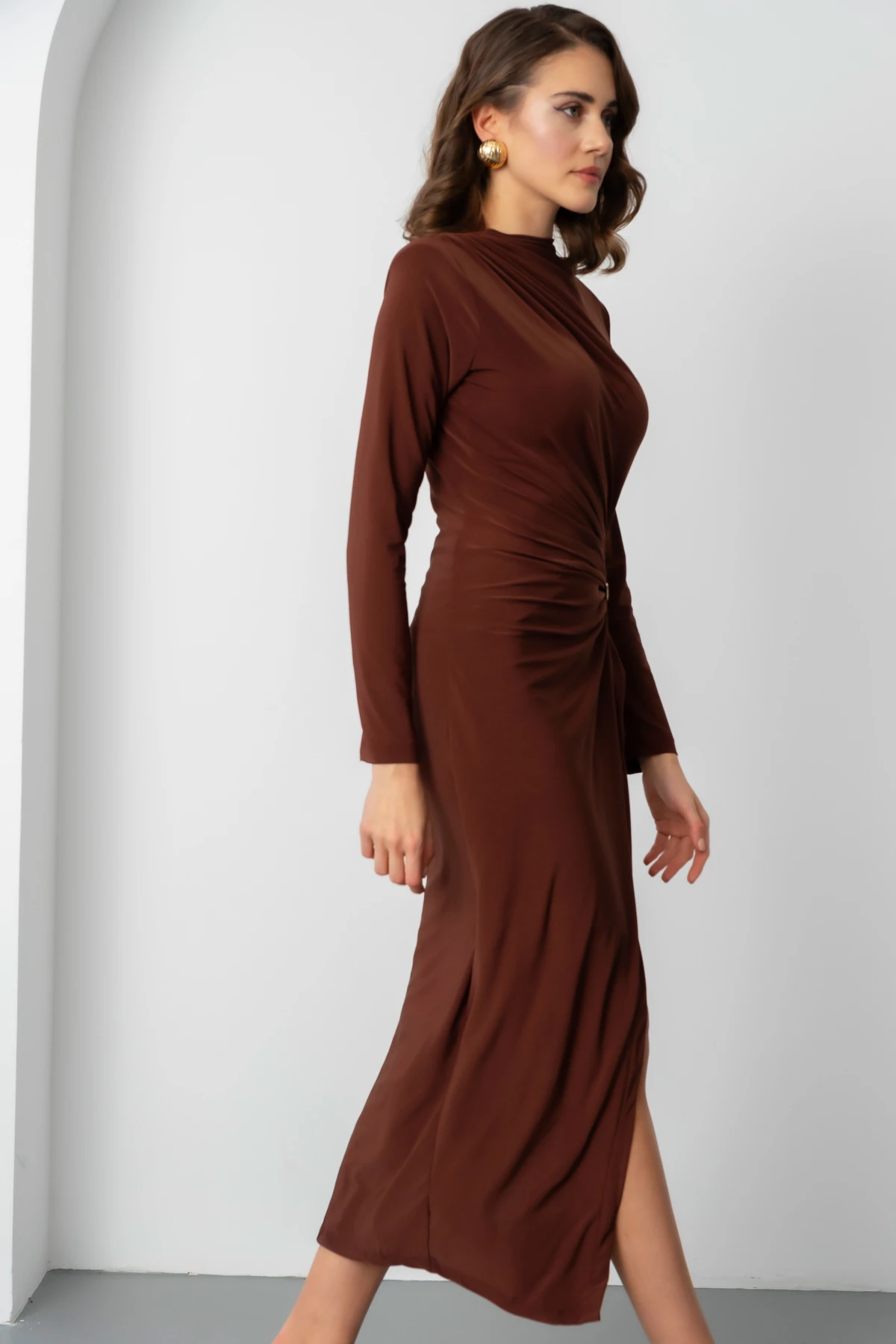 Kadın Aksesuar Detay Midi Elbise - Kahverengi