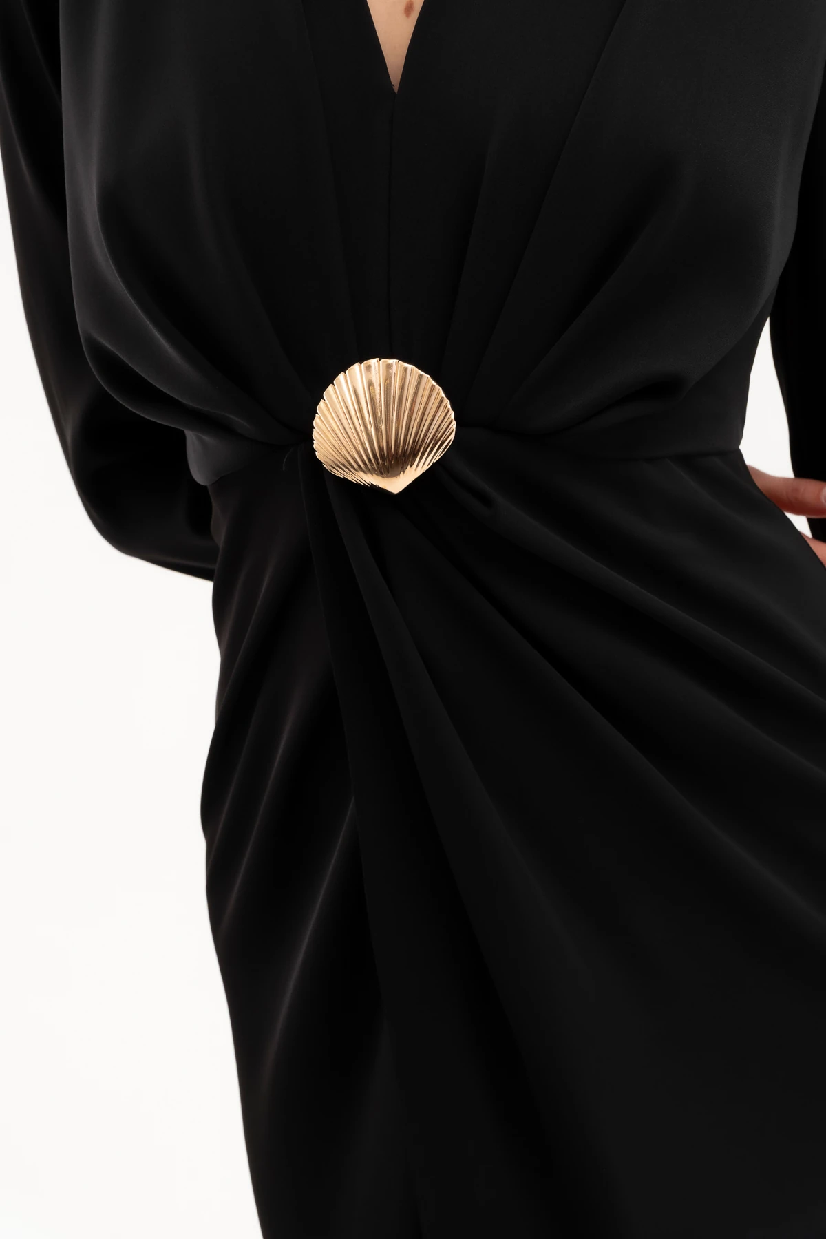 Kadın İstiridye Aksesuarlı Uzun Kol Elbise - Siyah