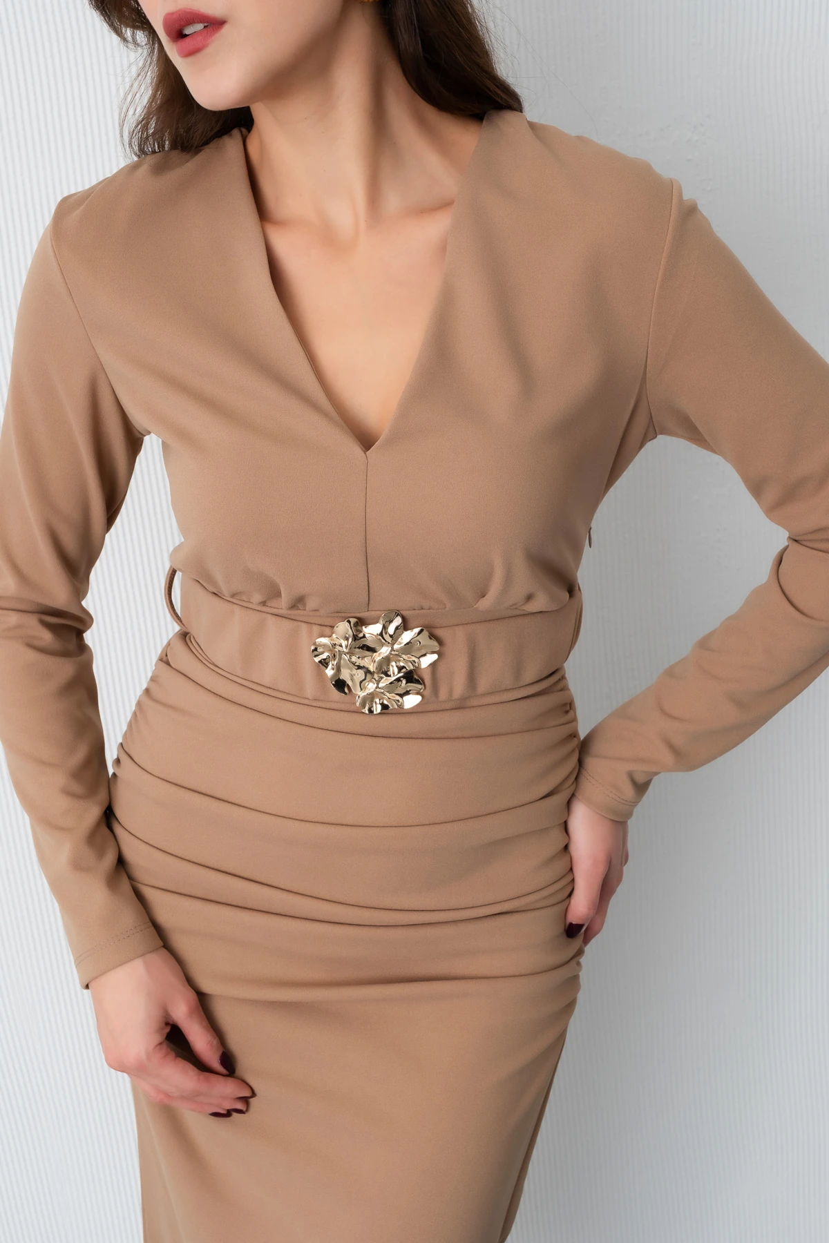 Kadın Kemerli Büzgü Detay Uzun Elbise - Bej