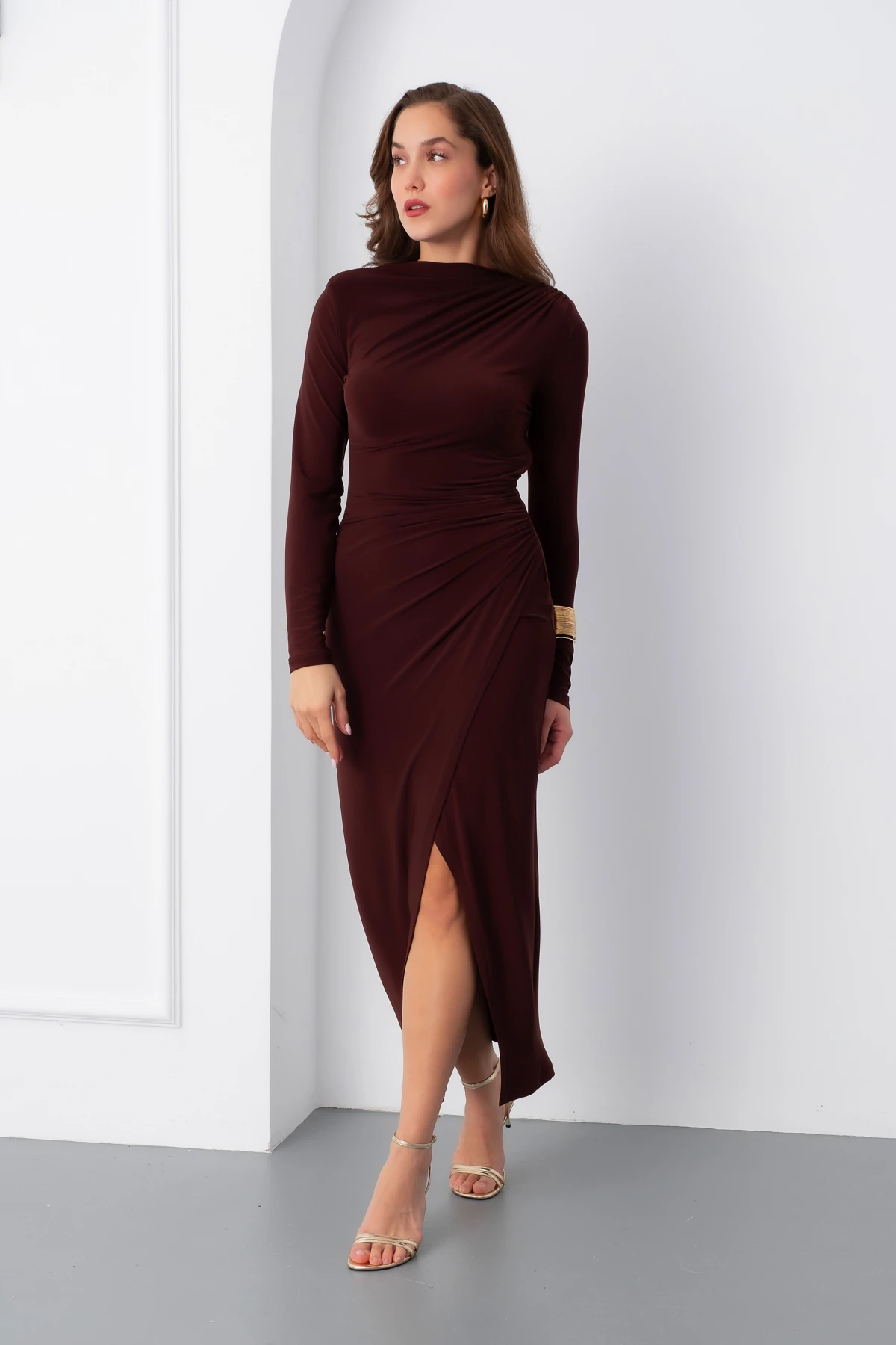 Kadın Uzun Kol Drapeli Uzun Elbise - Kahverengi