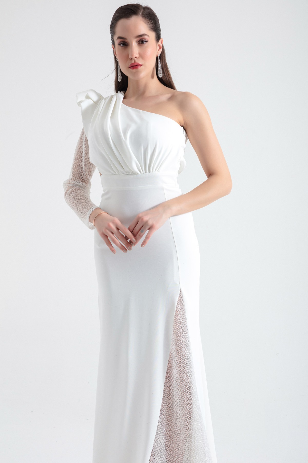 Kadın Tek Omuzlu Şerit Dantel Detaylı Uzun Abiye Elbise - Beyaz