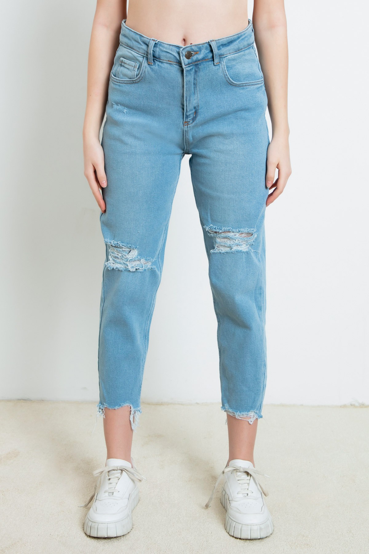 Kadın Yırtık Detaylı Mom Jeans