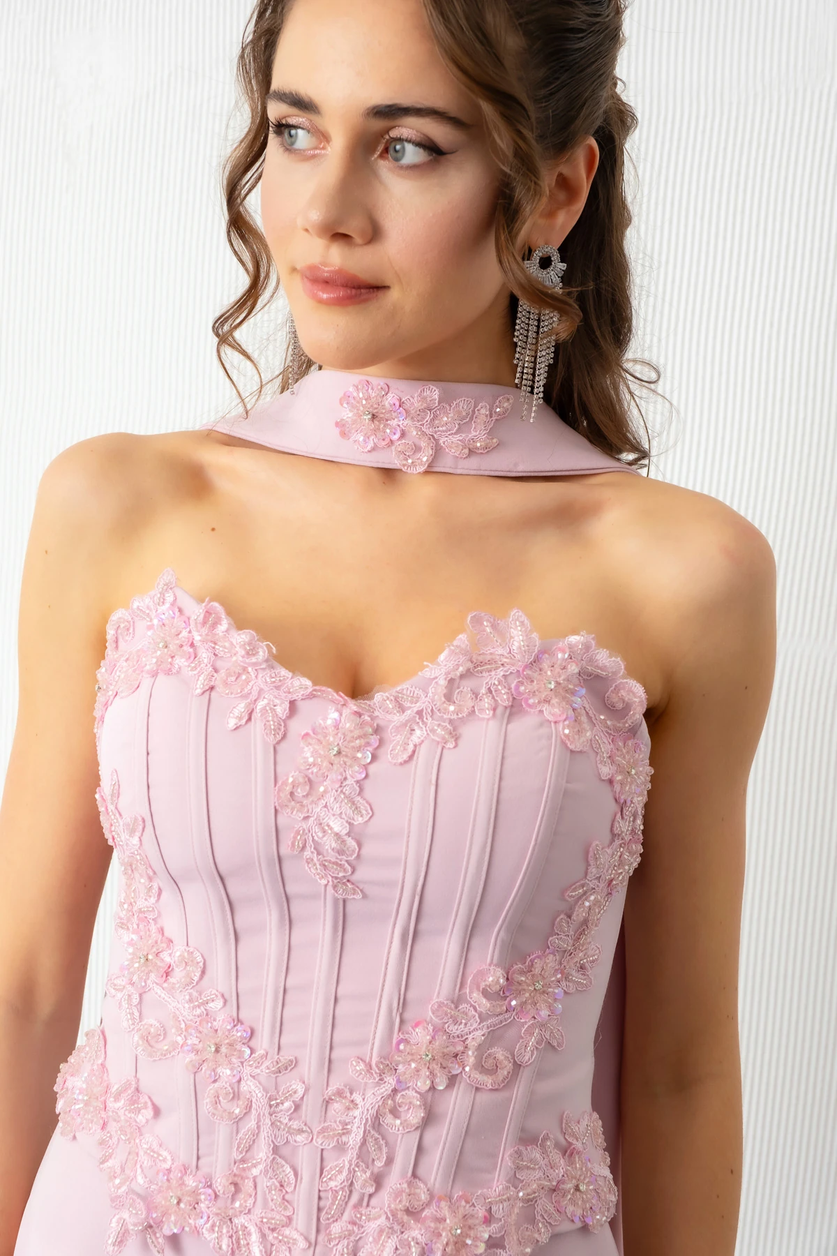 Kadın Güpür Aplikeli Balen Korse Detay Uzun Söz Nişan Abiye Elbise - Pudra