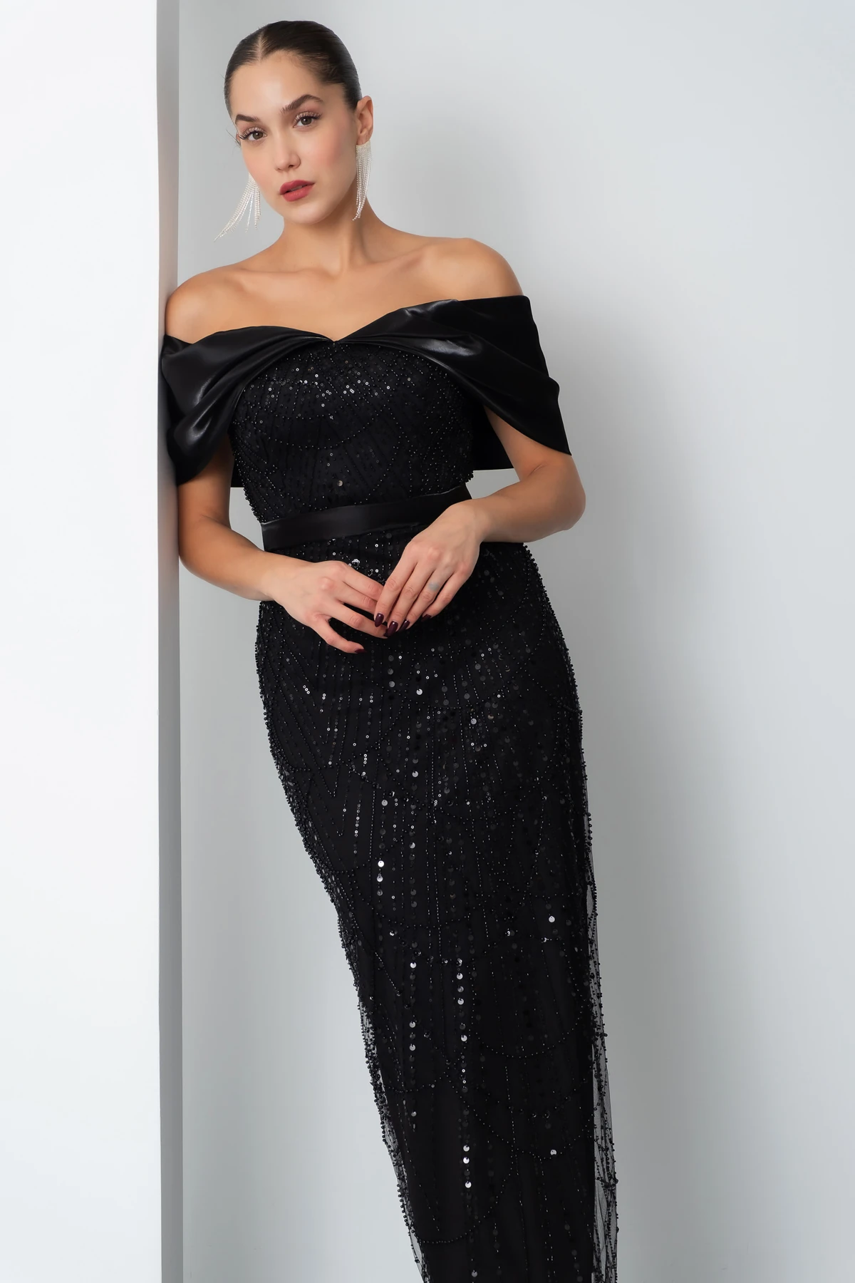 Kadın Kayık Yaka Midi Boncuklu Abiye Elbise - Siyah