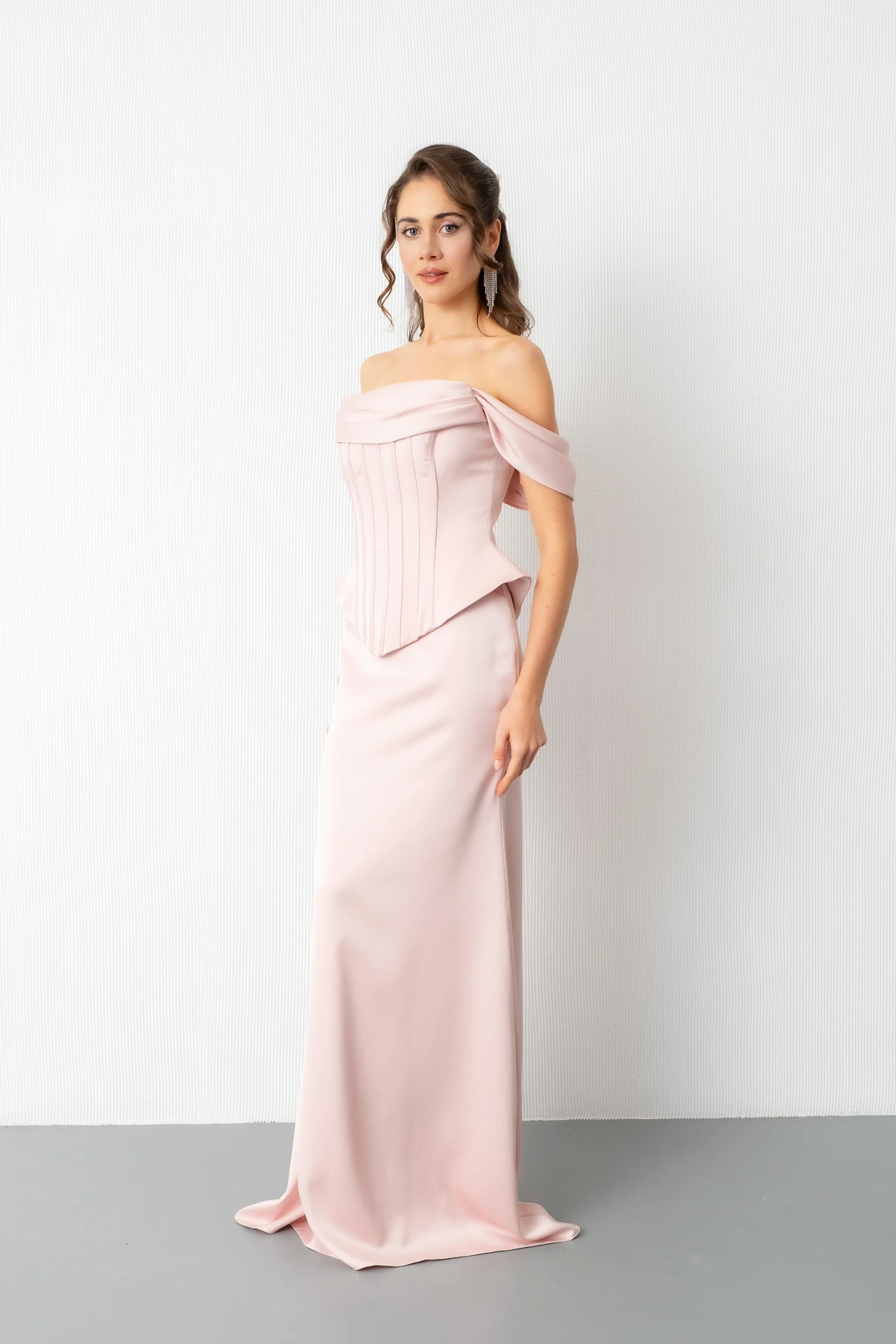 Kadın Kayık Yaka Balenli Peplum Kesim Saten Abiye Elbise - Pudra