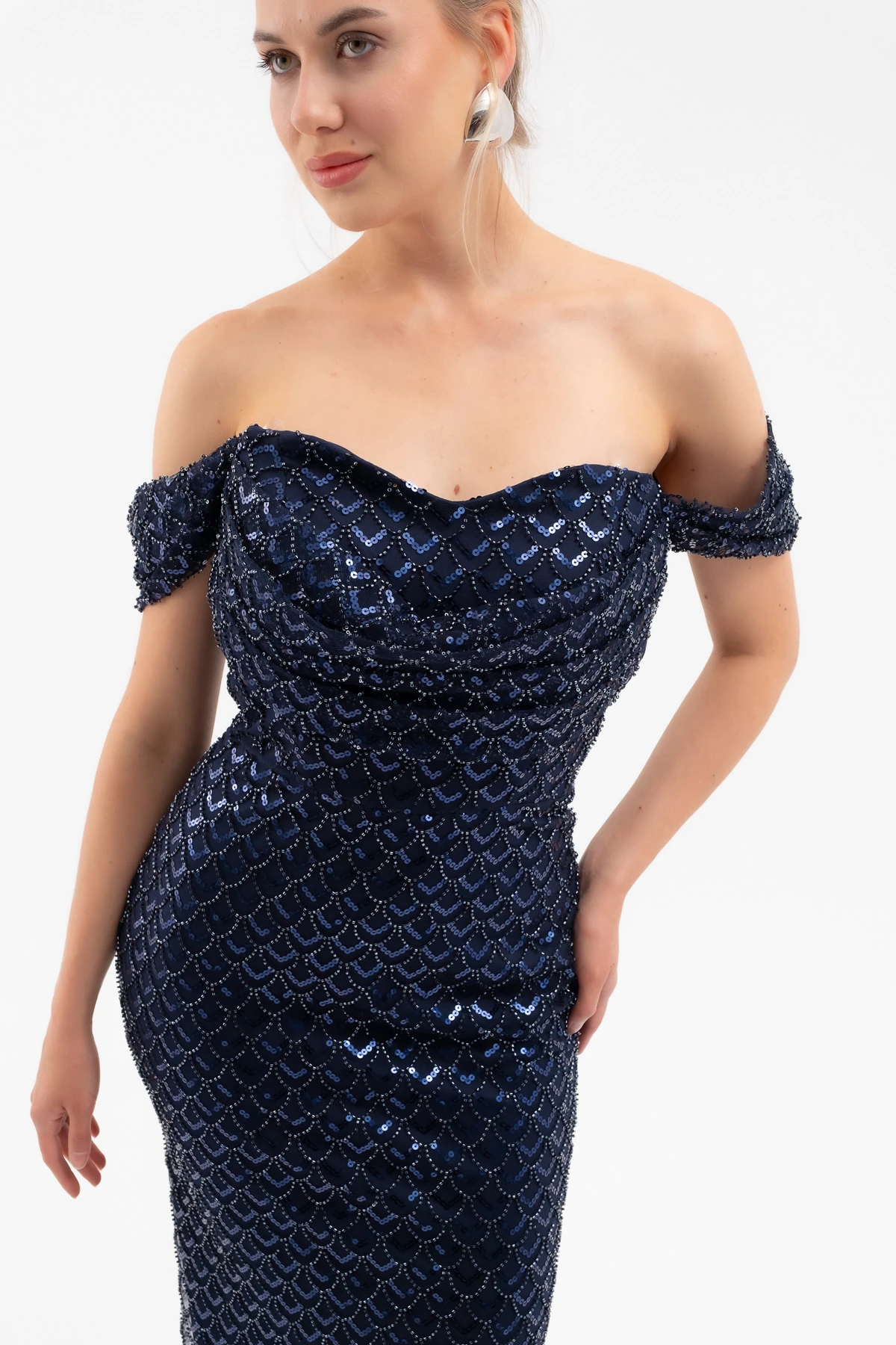 Kadın Madonna Yaka Boncuklu Uzun Abiye Elbise - Lacivert