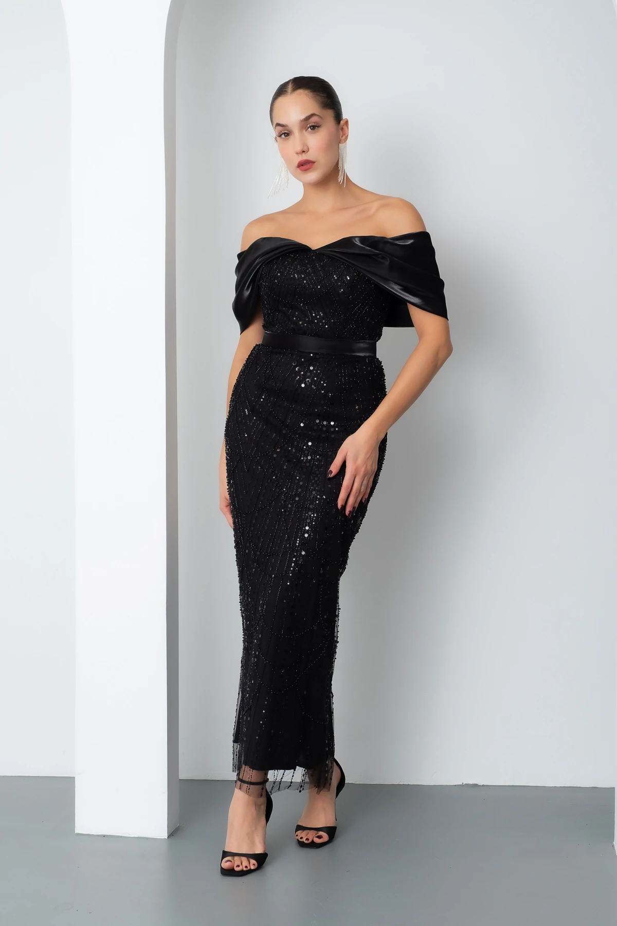 Kadın Kayık Yaka Midi Boncuklu Abiye Elbise - Siyah