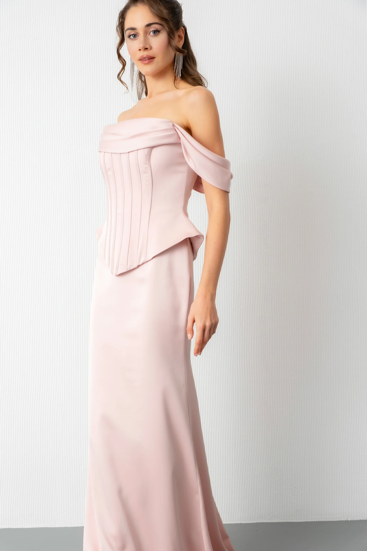 Kadın Kayık Yaka Balenli Peplum Kesim Saten Abiye Elbise - Pudra