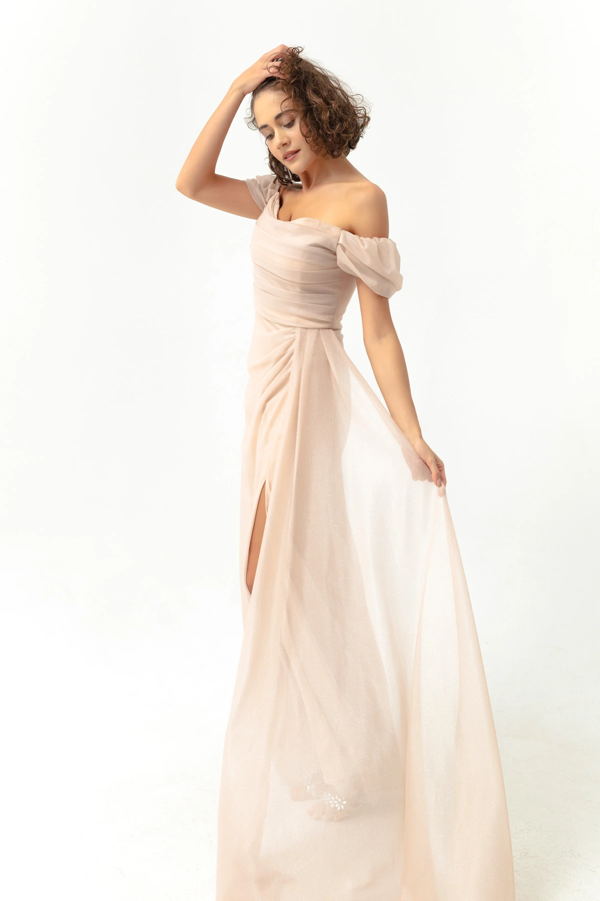 Kadın Kayık Yaka Drapeli Yırtmaçlı Uzun Simli Abiye Elbise