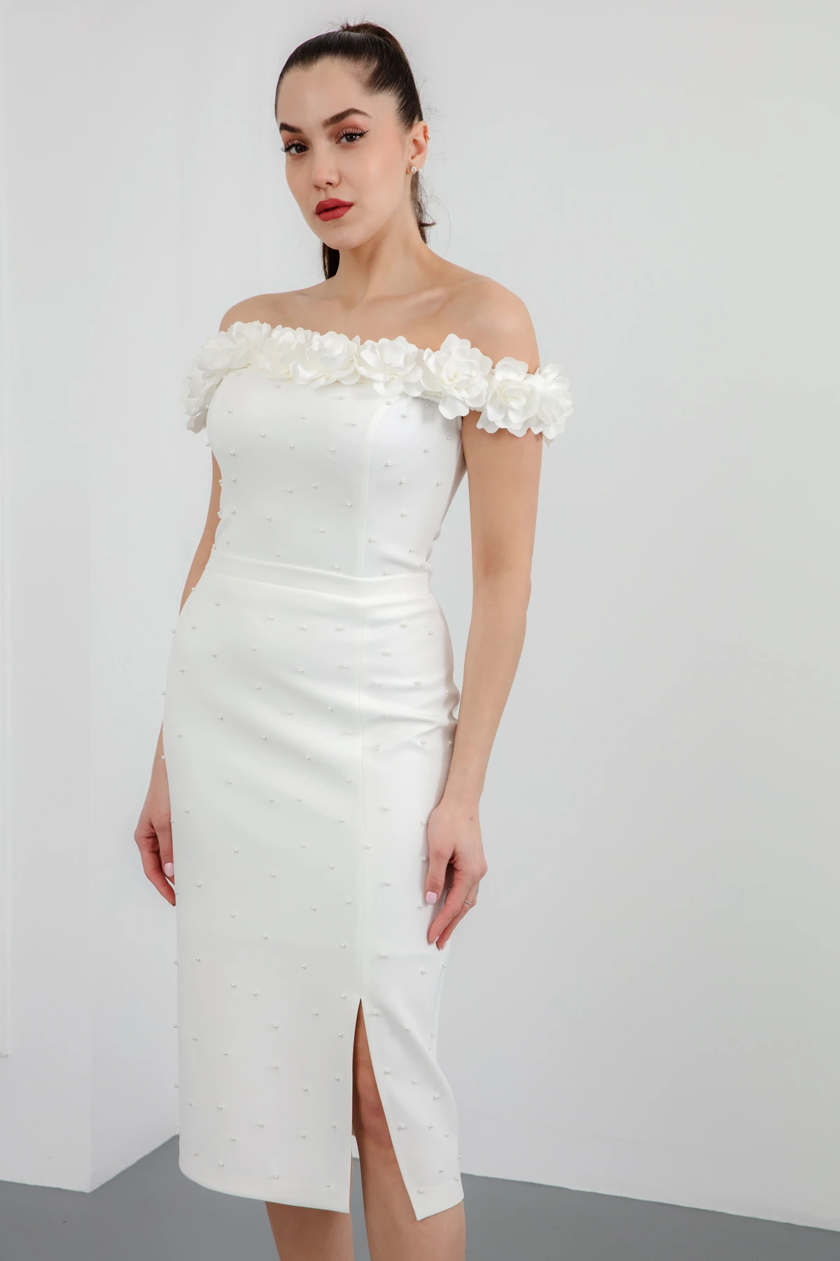 Kadın Yakası Çiçekli İncili Söz Nişan Nikah Abiye Elbise - Beyaz