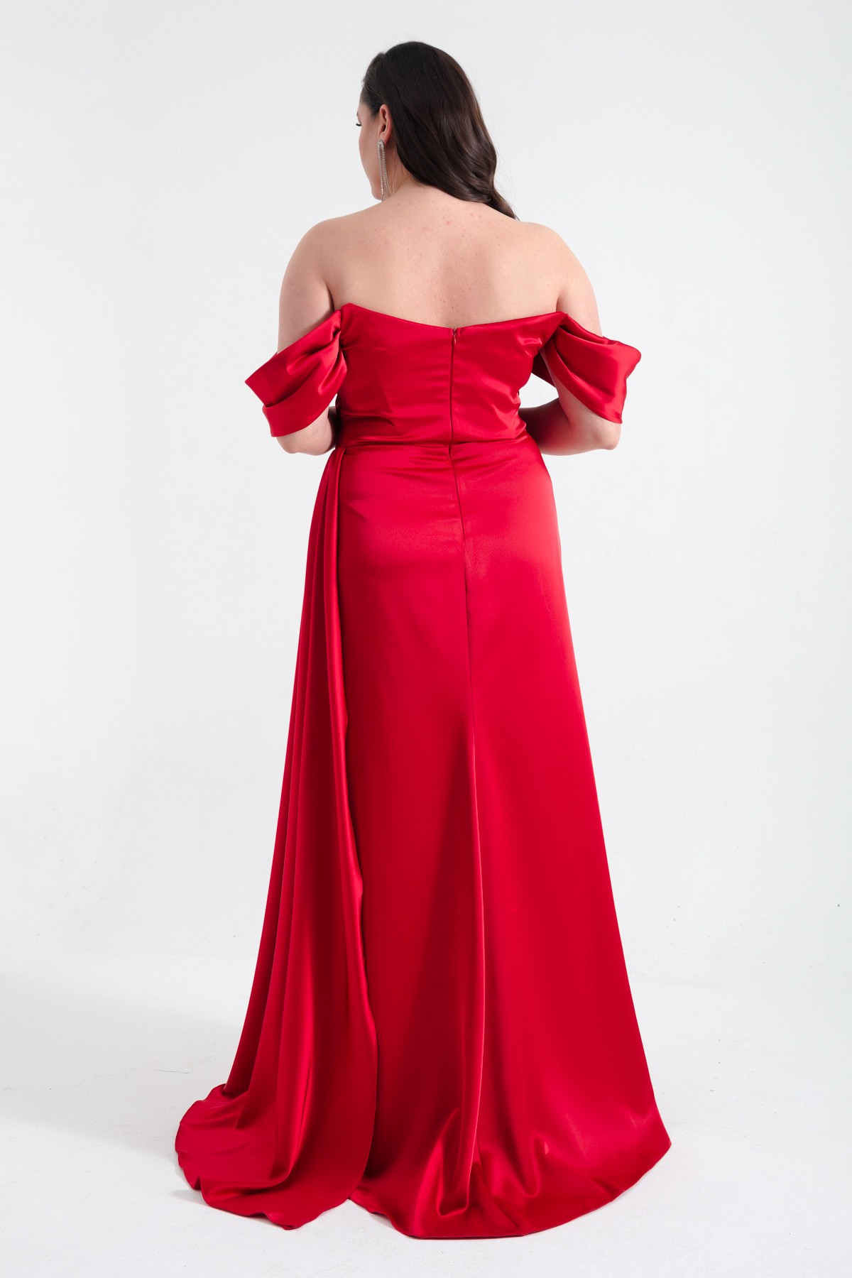 Kadın Kayık Yaka Yırtmaçlı Uzun Büyük Beden Saten Abiye Elbise - Kırmızı