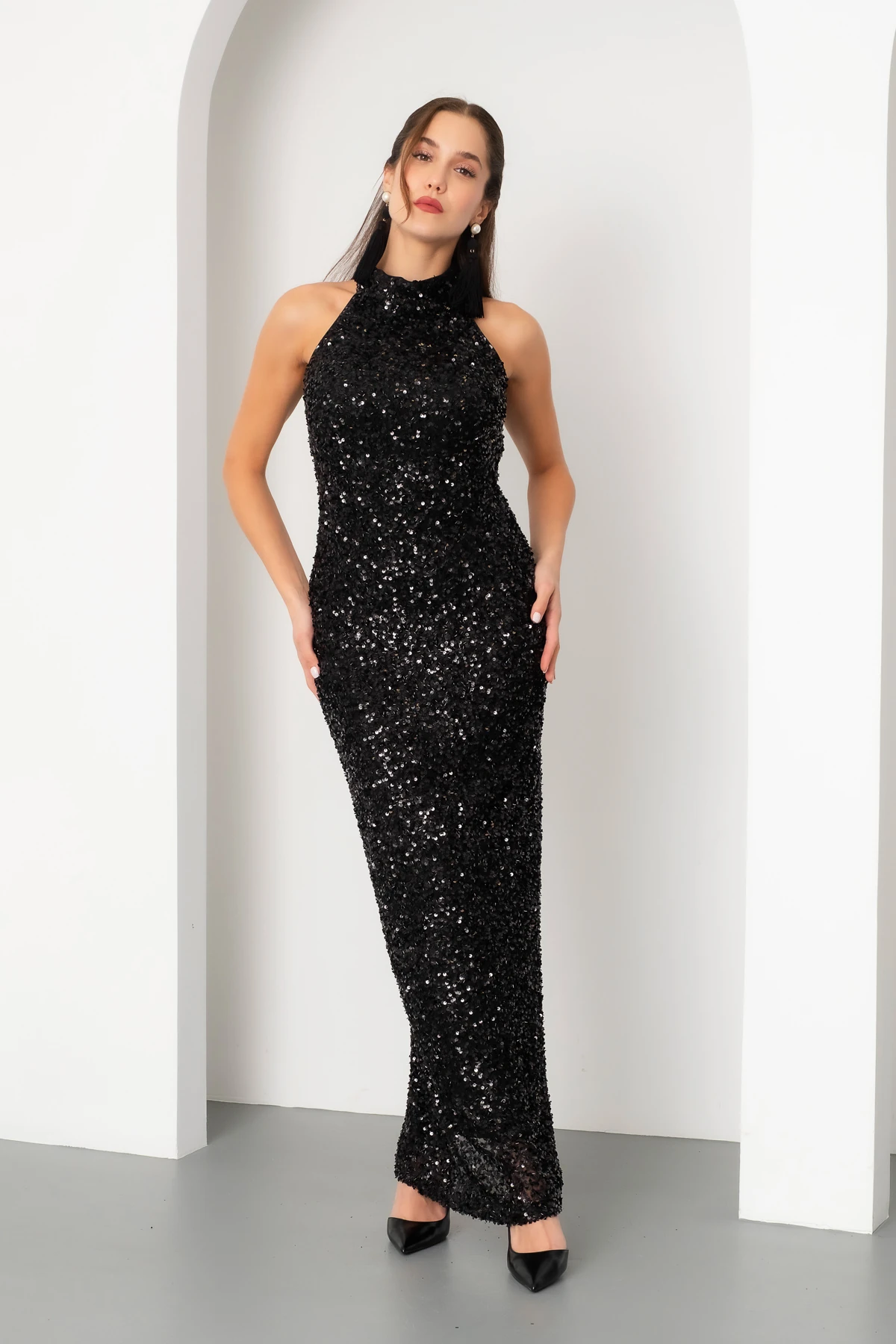 Kadın Halter Yaka Pul Payet Uzun Abiye Elbise - Siyah