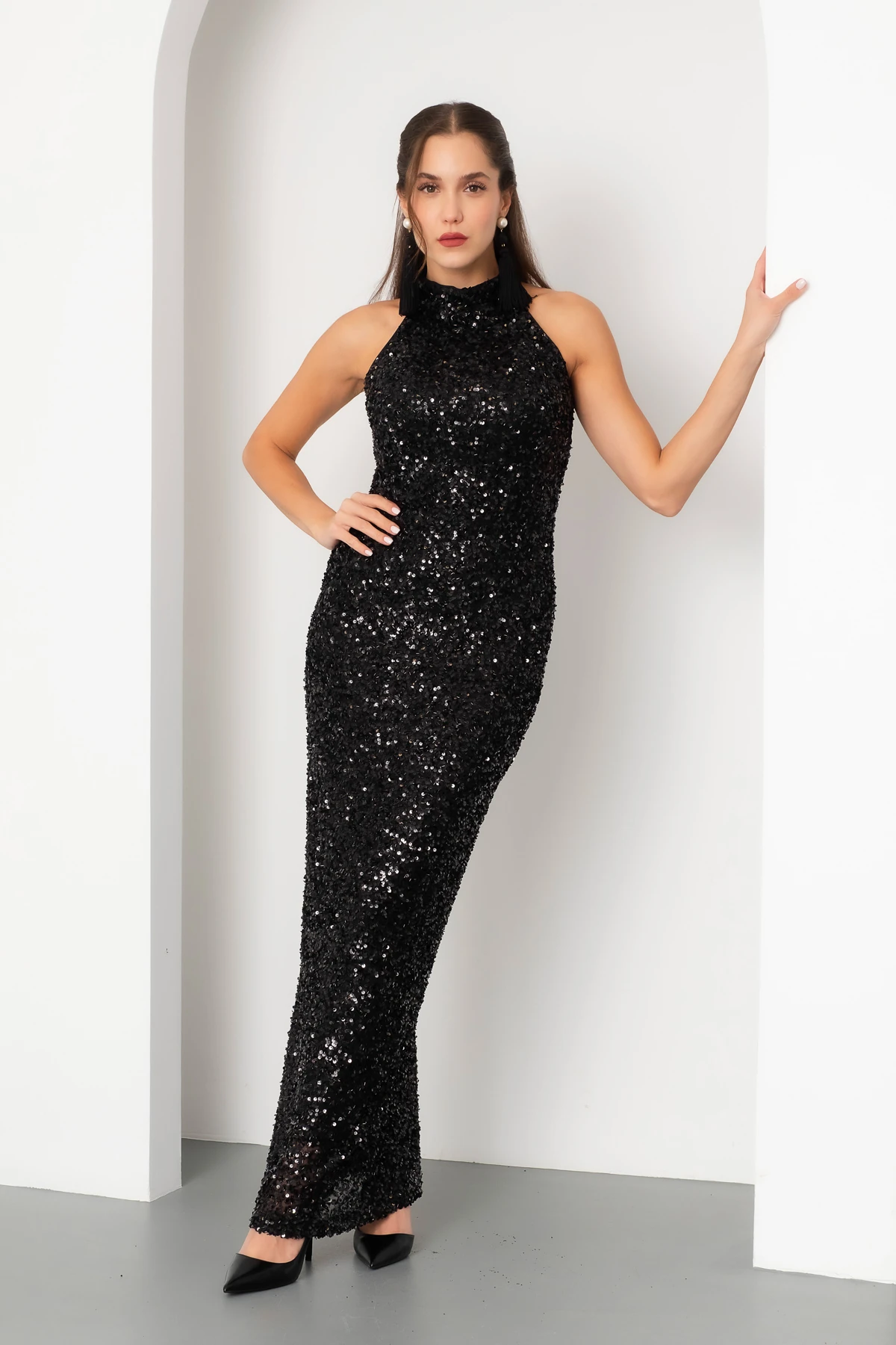 Kadın Halter Yaka Pul Payet Uzun Abiye Elbise - Siyah