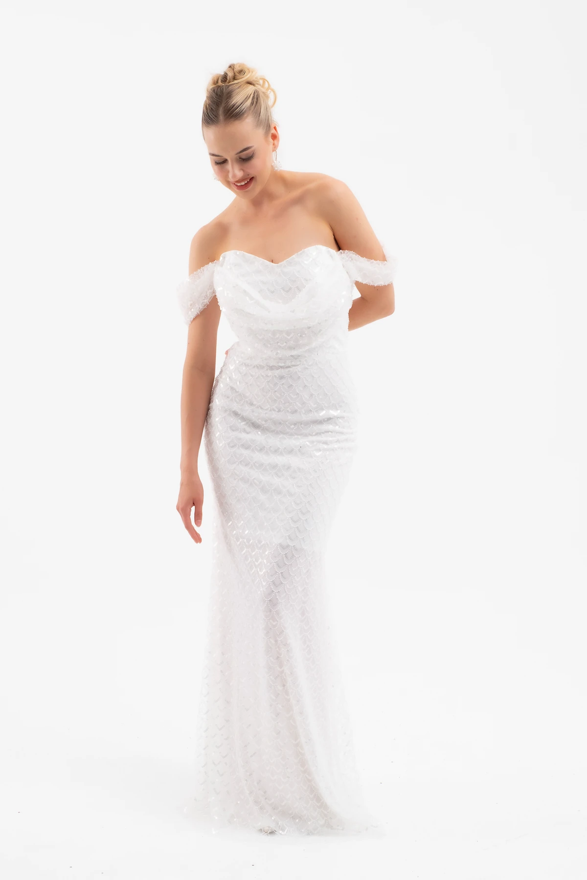 Kadın Madonna Yaka Boncuklu Uzun Abiye Elbise - Beyaz