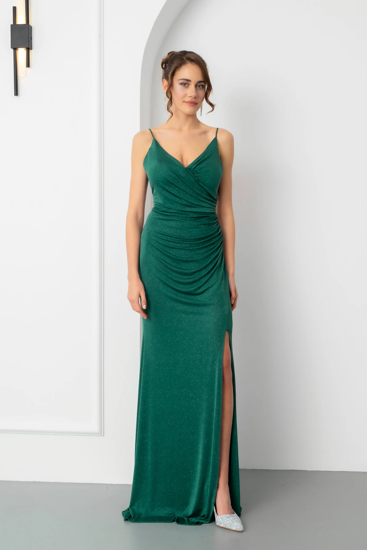 Kadın Sırt Dekolteli Simli Uzun Abiye Elbise - Zümrüt Yeşili