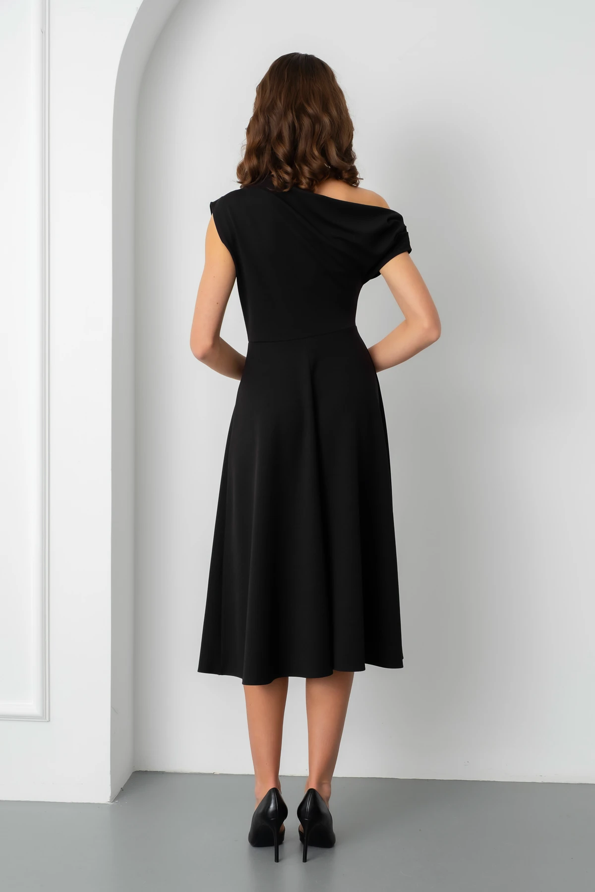 Kadın Düşük Omuzlu Midi Boy Elbise - Siyah