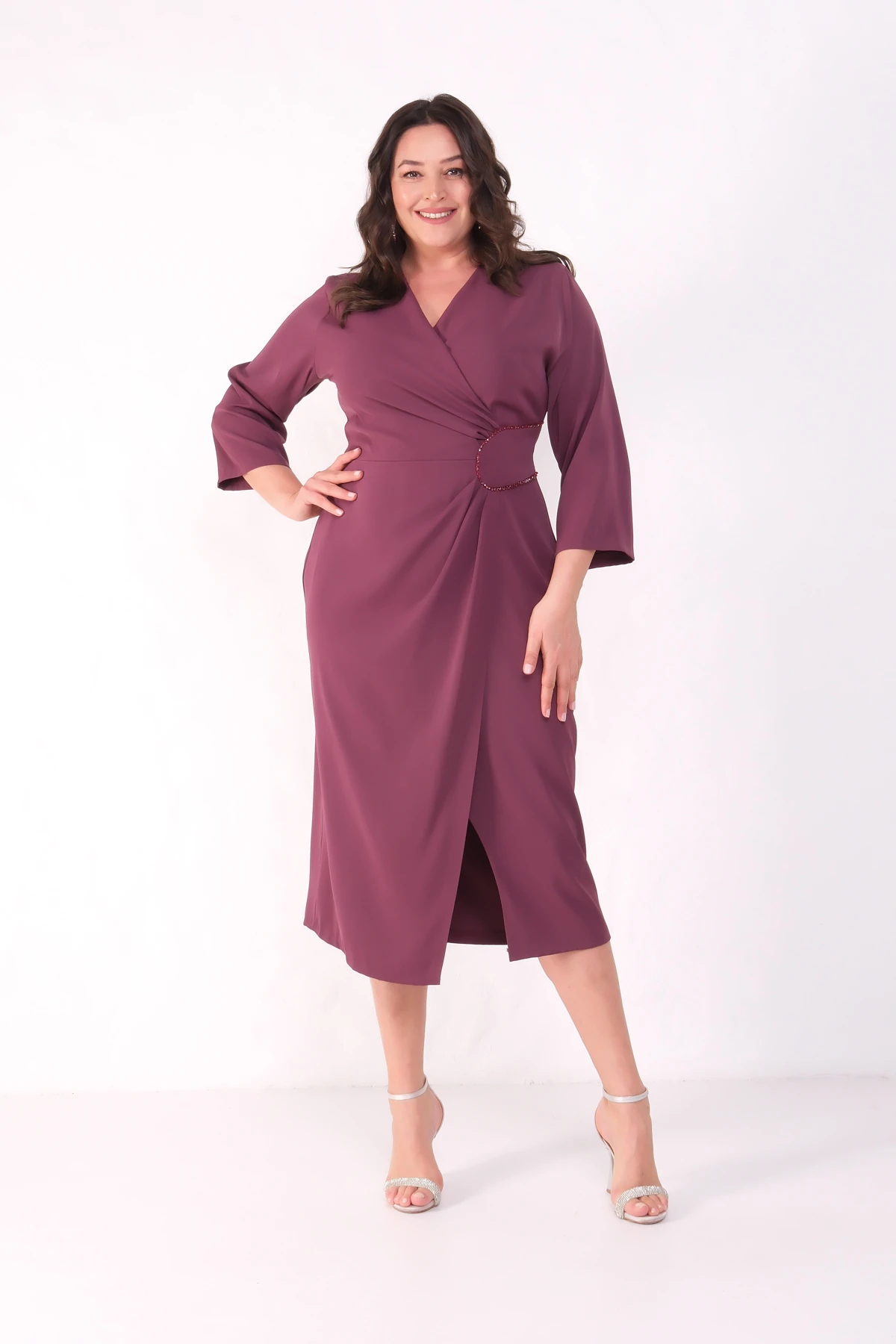 Kadın Kruvaze Yaka Boncuk İşlemeli Büyük Beden Midi Elbise - Mürdüm