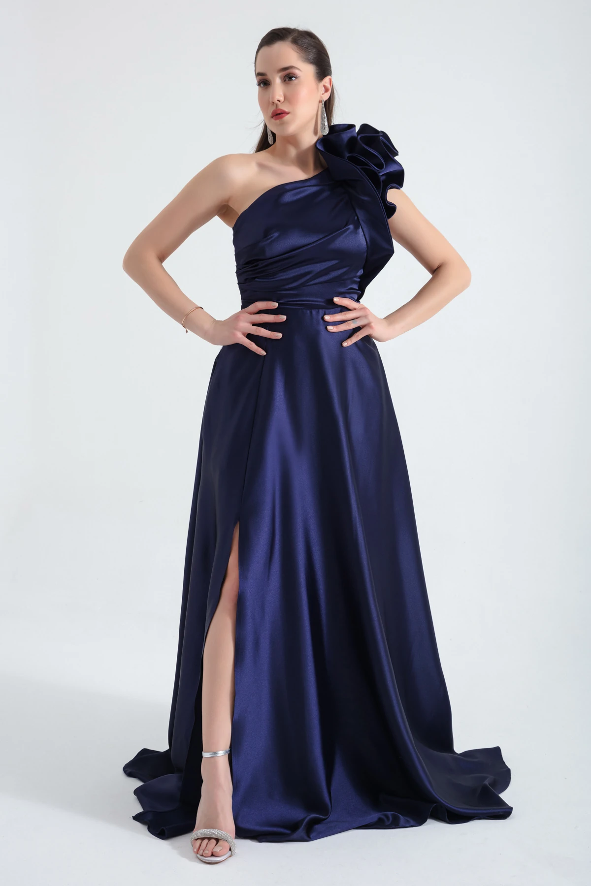 Kadın Tek Omuzlu Fırfırlı Uzun Abiye Elbise