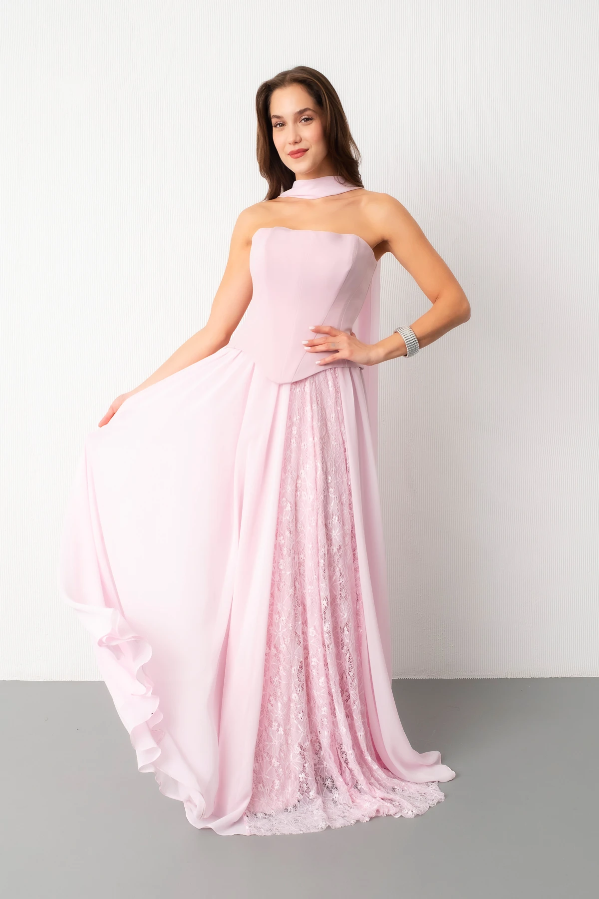 Kadın Straplez Yaka Piliseli Dantel Detay Uzun Abiye Elbise - Pudra