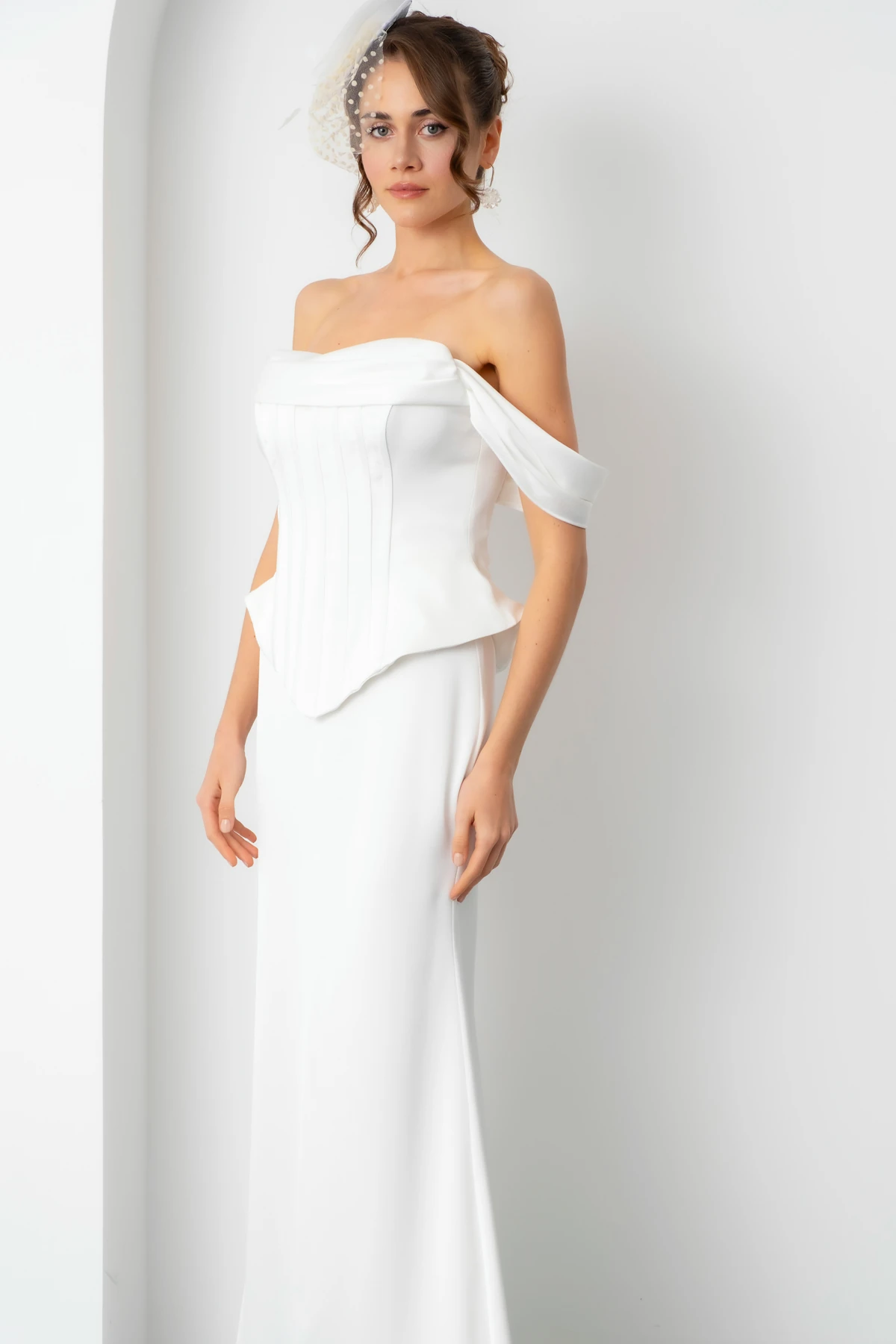 Kadın Kayık Yaka Balenli Peplum Kesim Saten Abiye Elbise - Beyaz