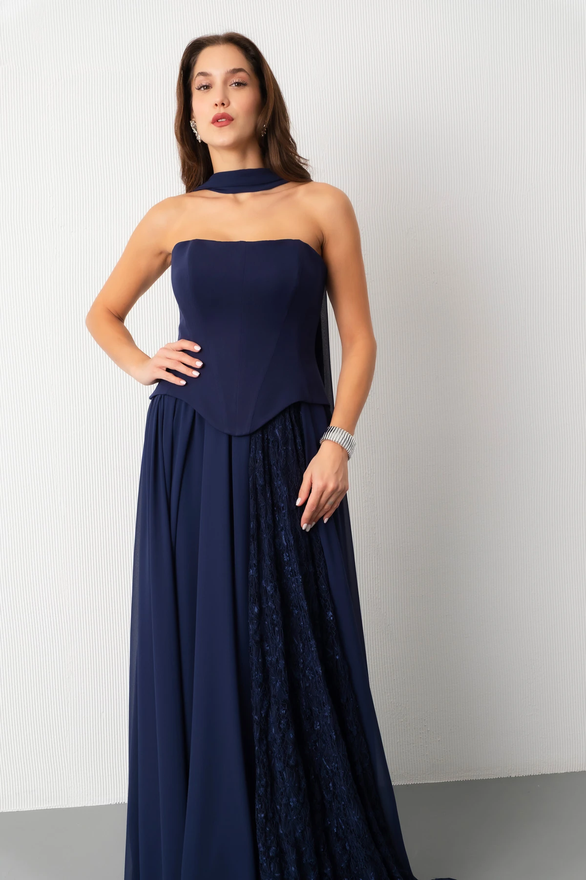 Kadın Straplez Yaka Piliseli Dantel Detay Uzun Abiye Elbise - Lacivert