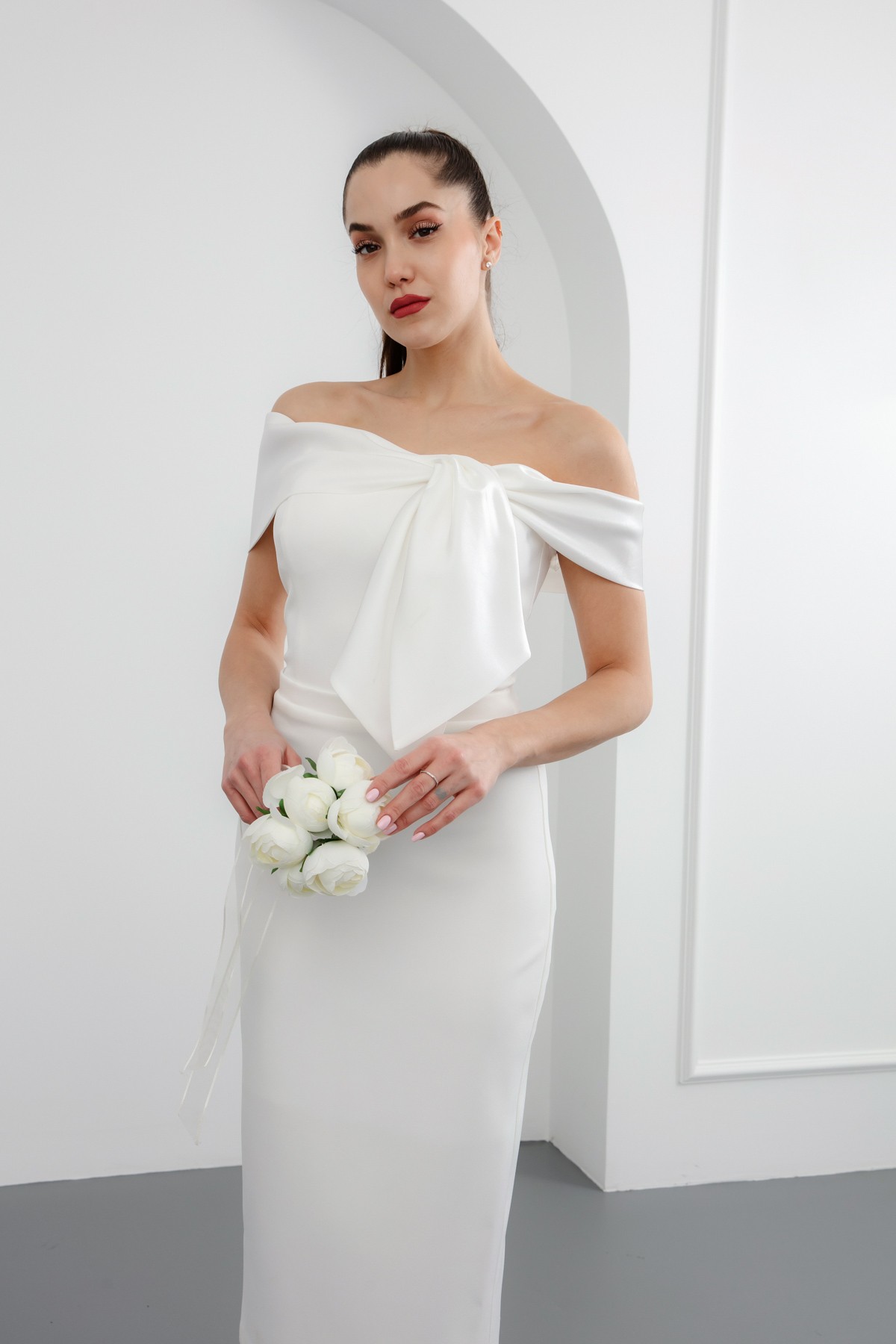 Kadın Yaka Detaylı Söz Nişan Nikah Abiye Elbise - Beyaz