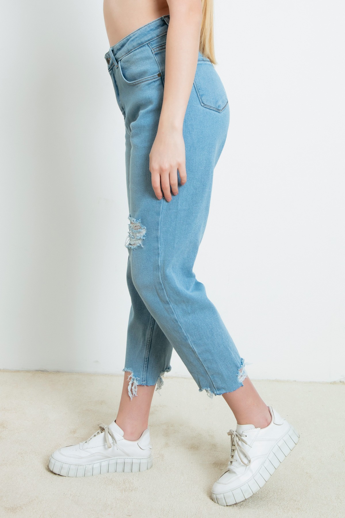 Kadın Yırtık Detaylı Mom Jeans