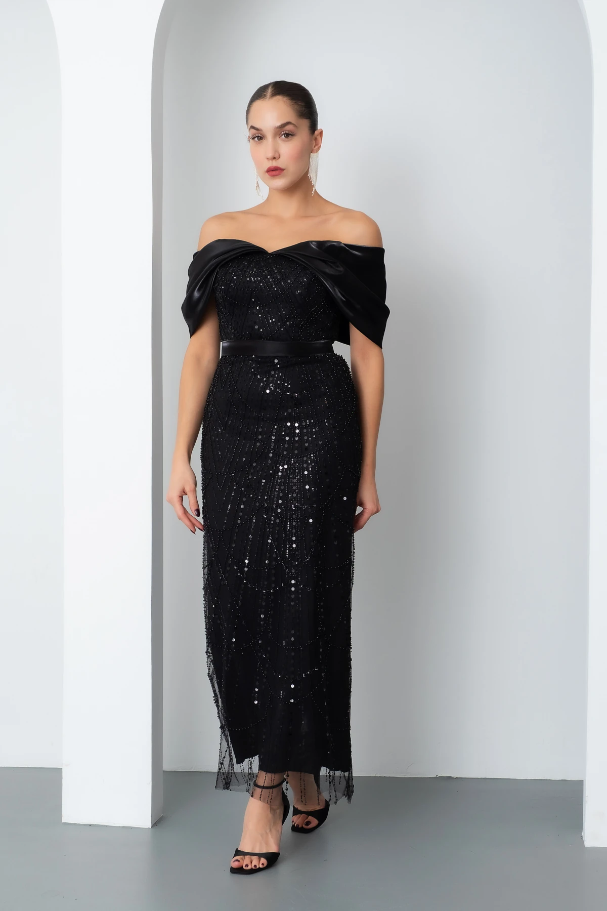 Kadın Kayık Yaka Midi Boncuklu Abiye Elbise - Siyah