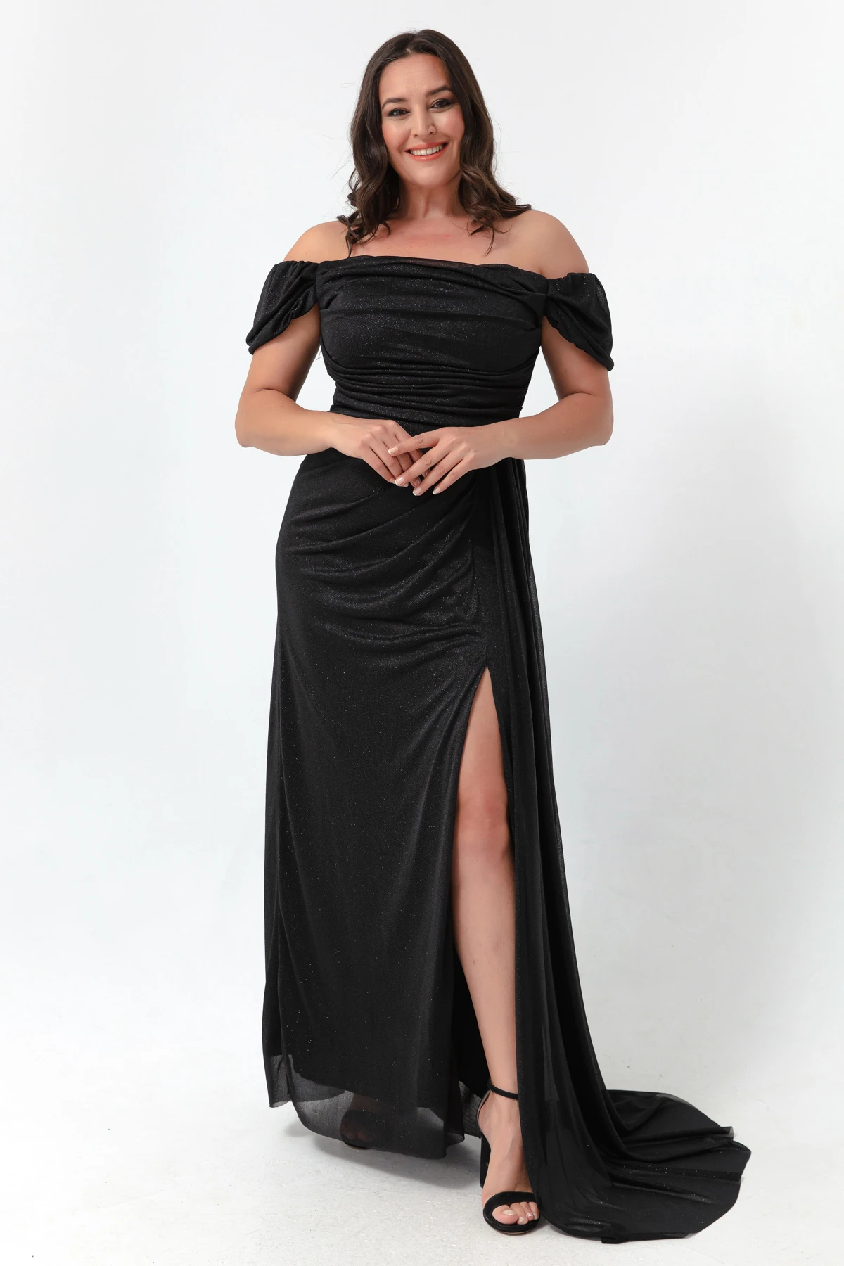 Kadın Kayık Yaka Drapeli Yırtmaçlı Uzun Simli Abiye Elbise - Siyah