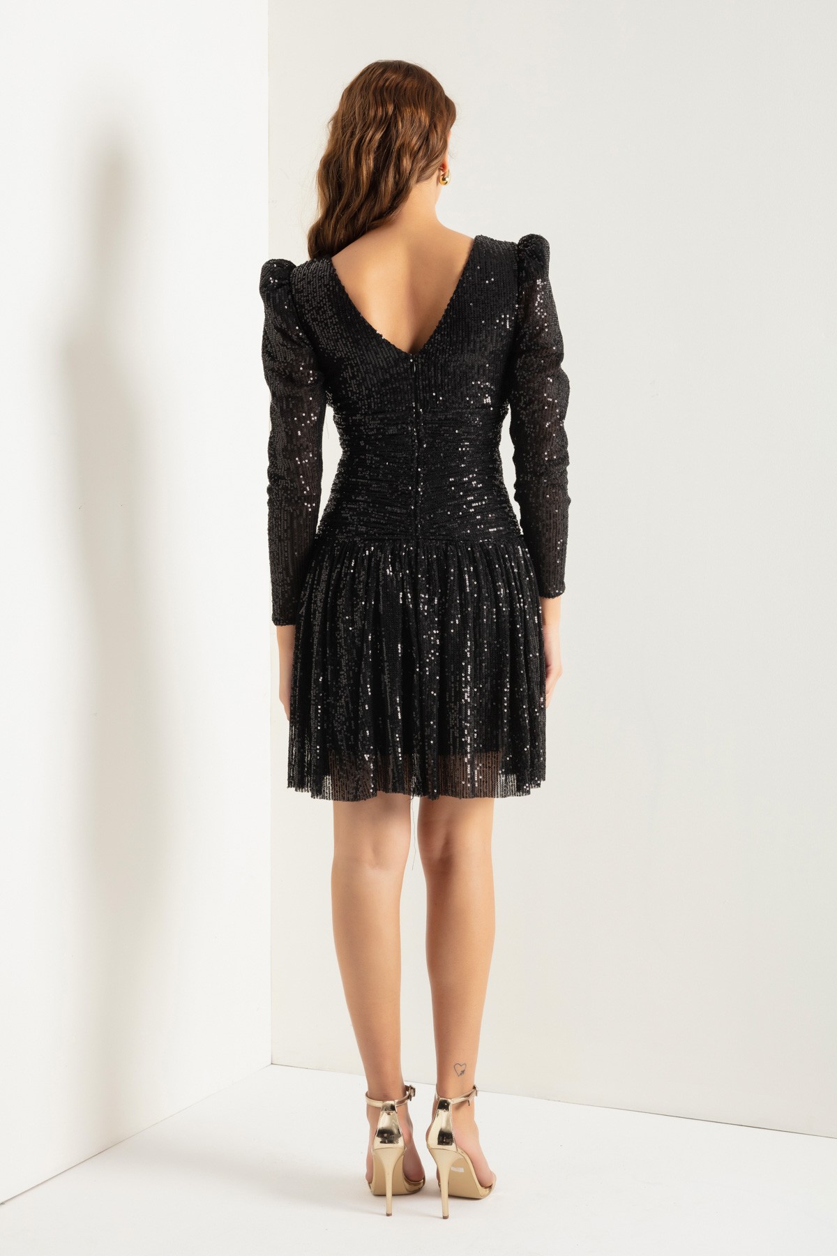 Kadın Uzun Kol Pullu Mini Gece Elbisesi - Siyah