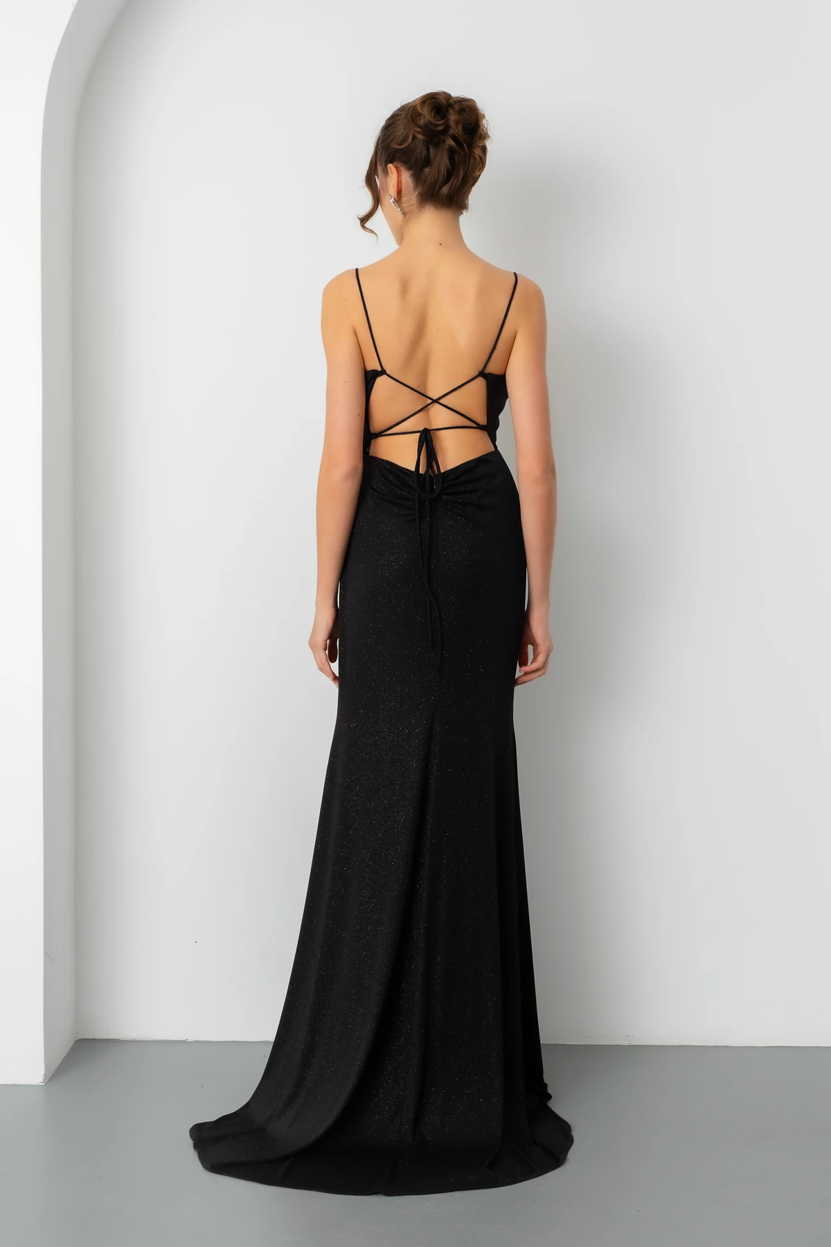 Kadın Sırt Dekolteli Simli Uzun Abiye Elbise - Siyah