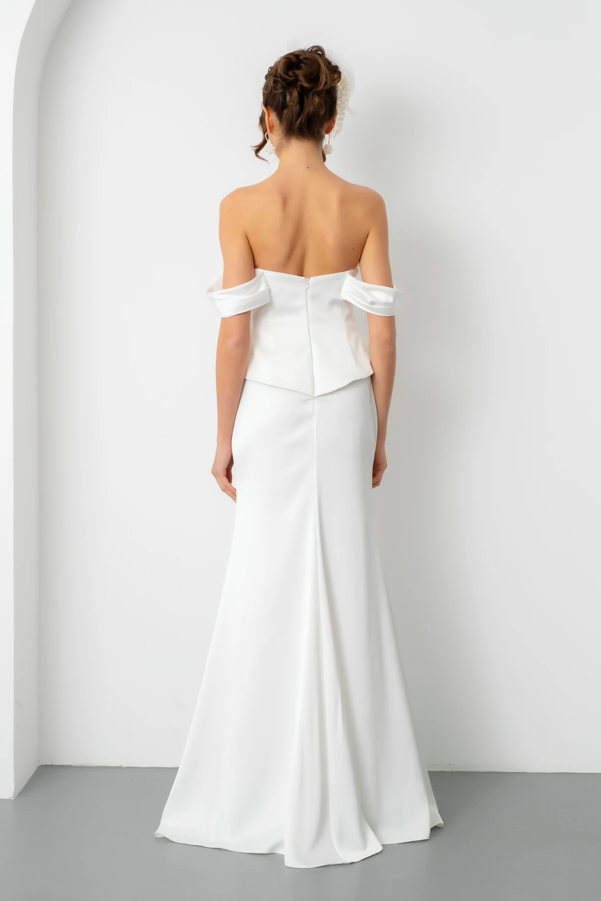 Kadın Kayık Yaka Balenli Peplum Kesim Saten Abiye Elbise - Beyaz