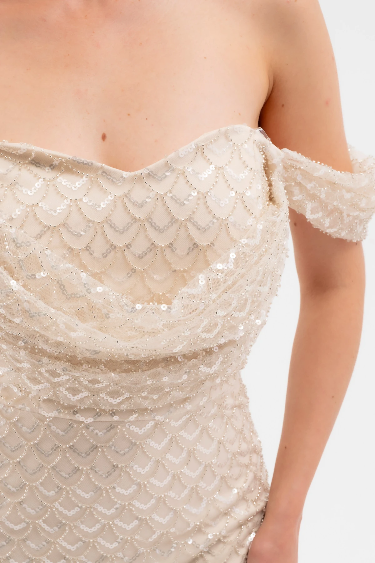 Kadın Madonna Yaka Boncuklu Uzun Abiye Elbise - Bej