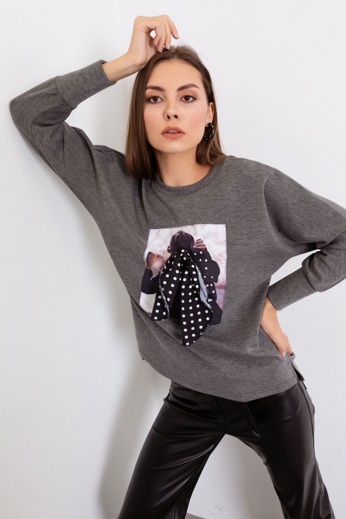 Kadın Baskılı Fular Detaylı Sweatshirt