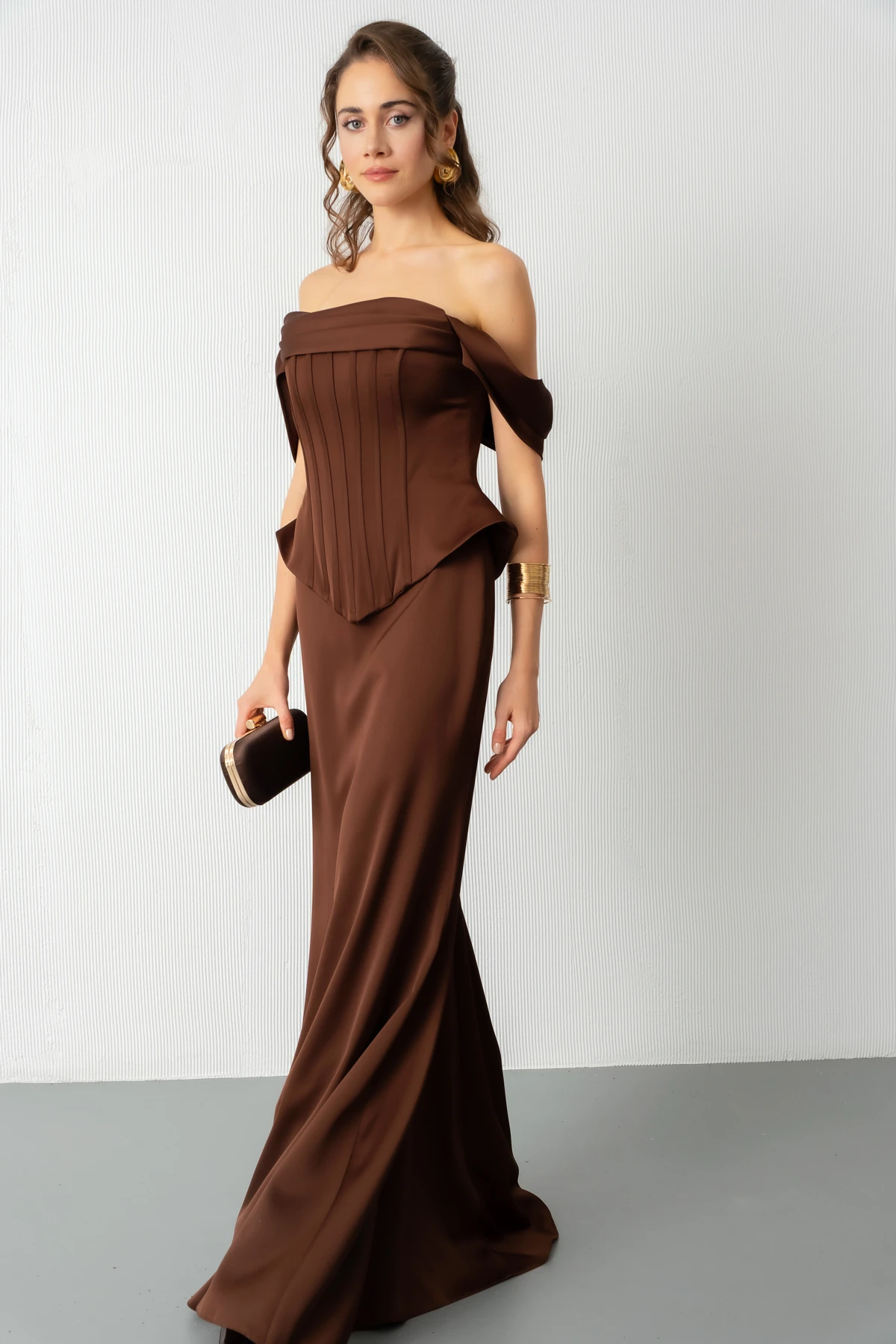 Kadın Kayık Yaka Balenli Peplum Kesim Saten Abiye Elbise - Kahverengi