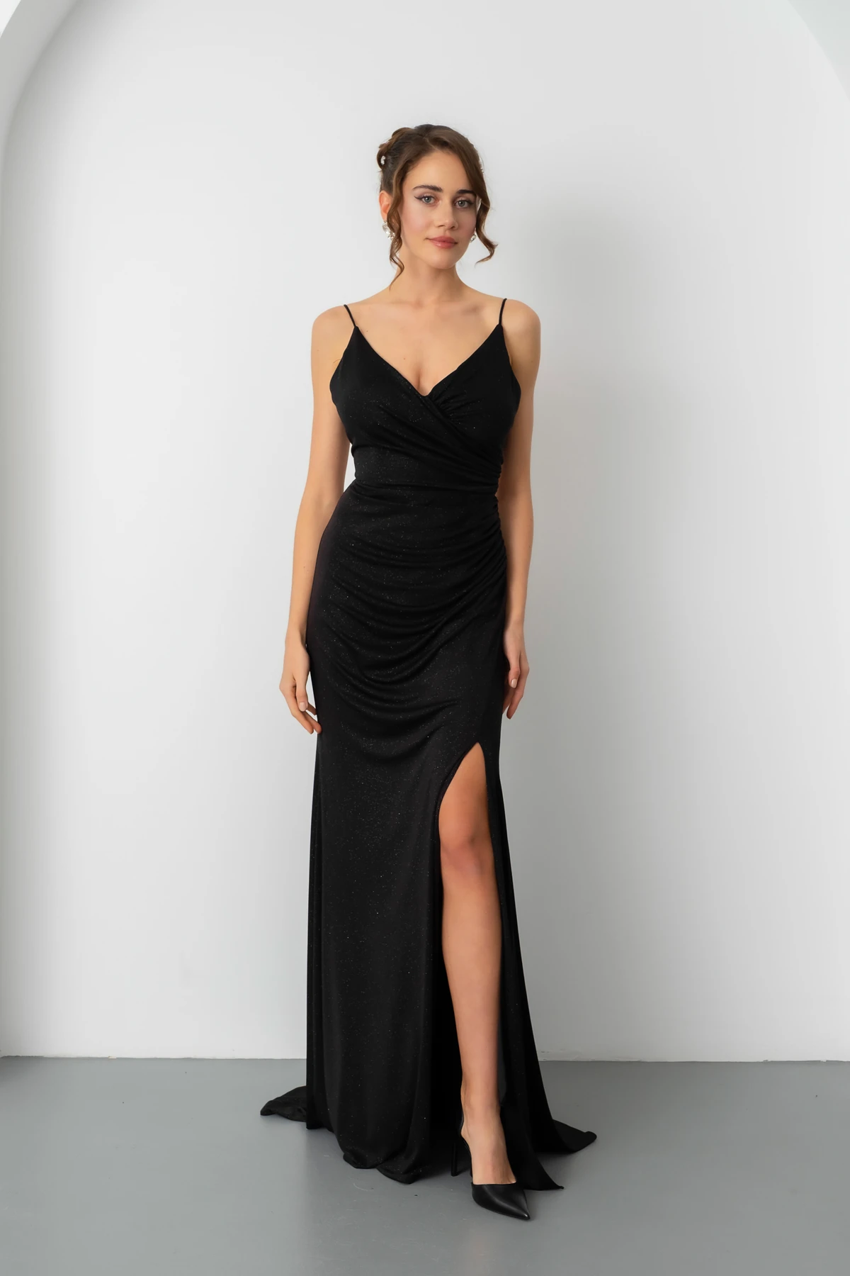 Kadın Sırt Dekolteli Simli Uzun Abiye Elbise - Siyah