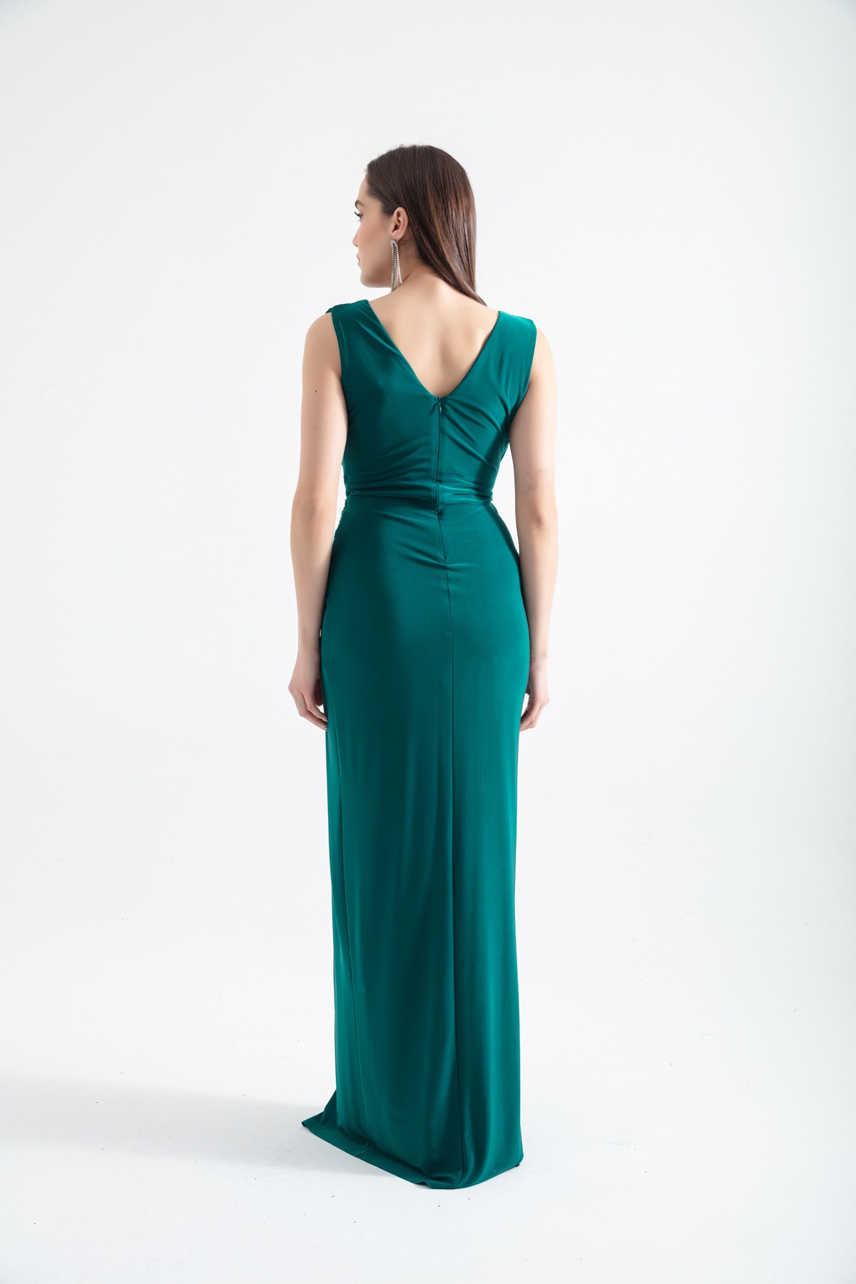 Kadın Kruvaze Yaka Yırtmaçlı Uzun Abiye Elbise - Zümrüt Yeşili
