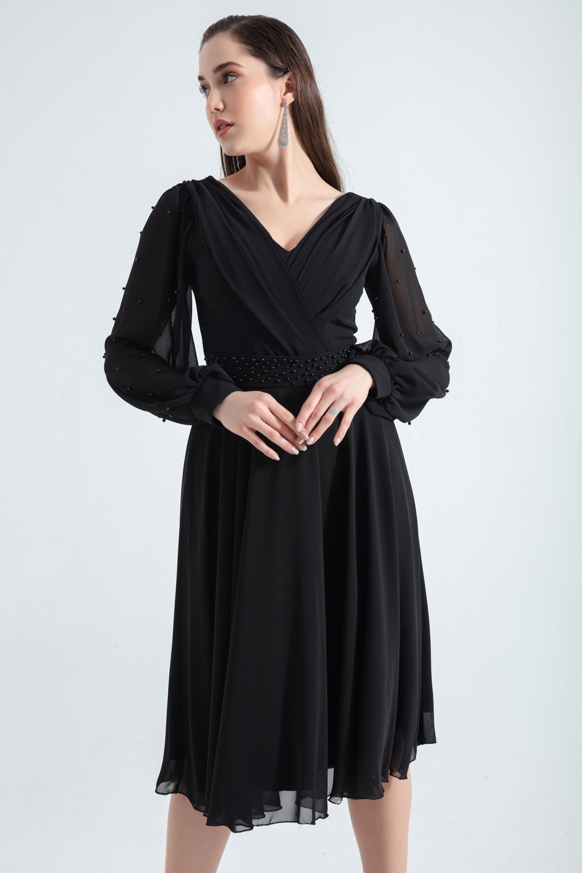 Kadın V Yaka İncili Midi Abiye Elbise - Siyah