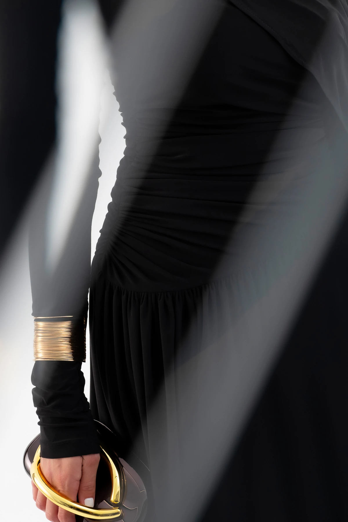 Kadın Omuz Parçalı Çapraz Büzgülü Uzun Elbise - Siyah