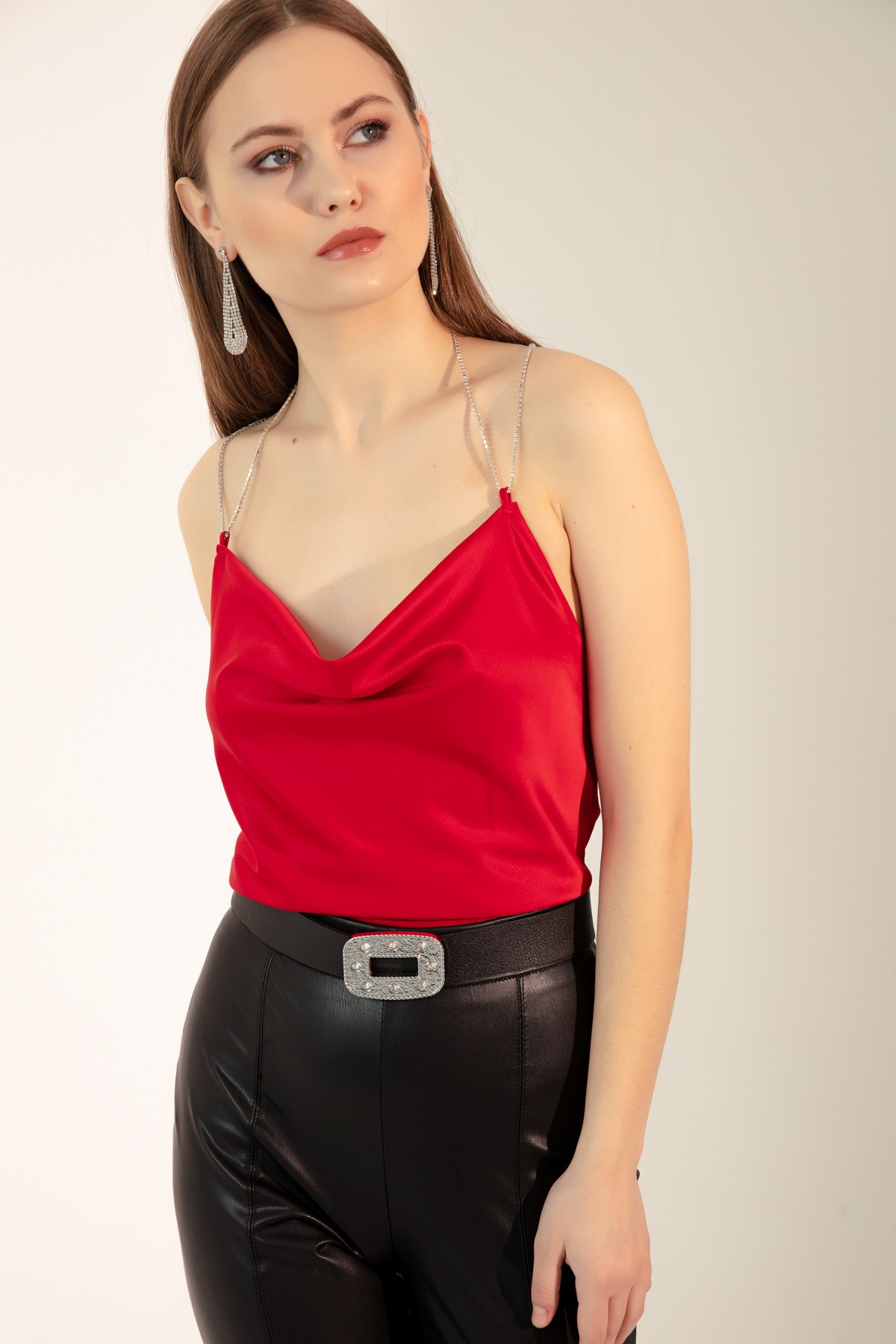 Kadın Drape Detaylı Taşlı Saten Bluz - Kırmızı