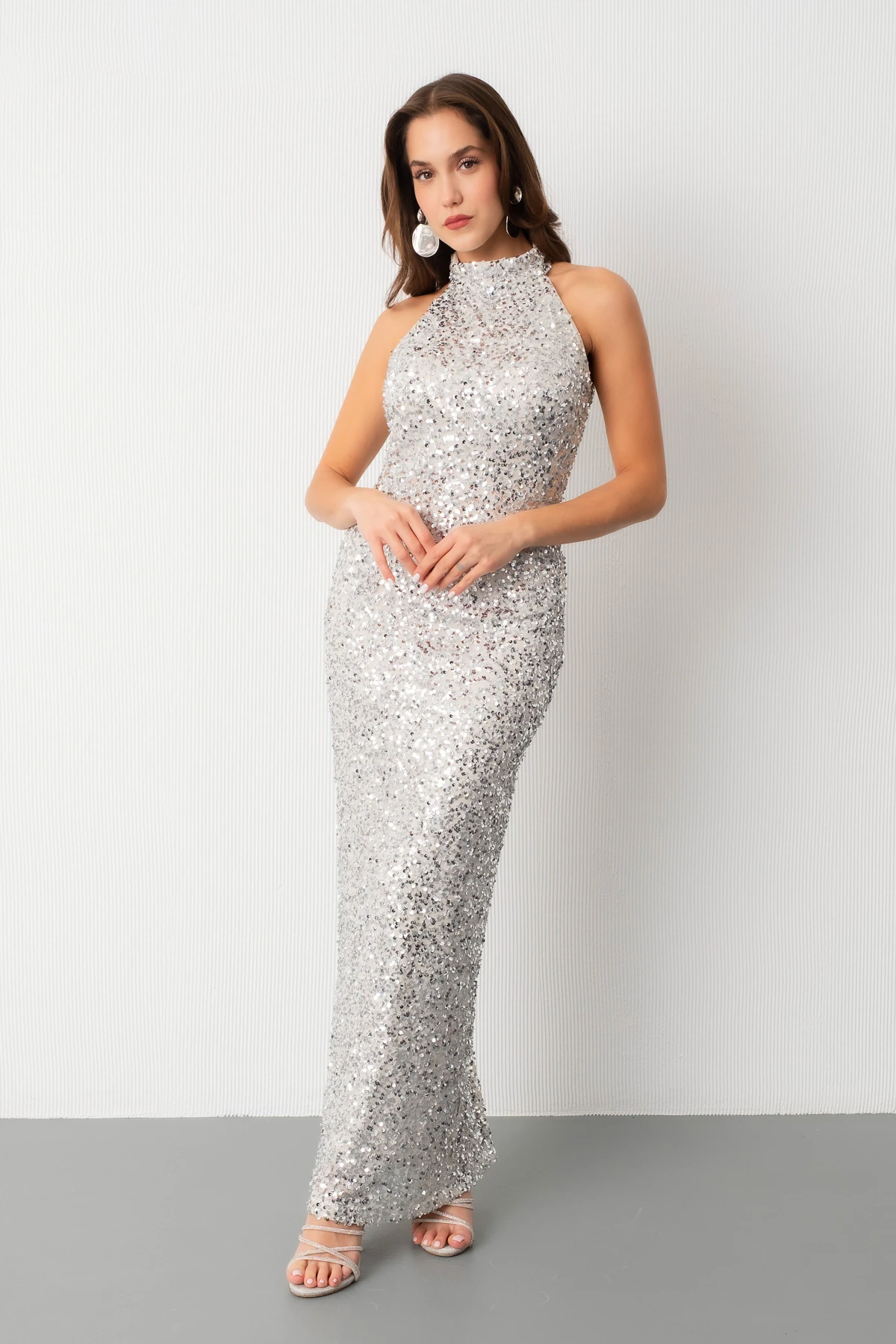Kadın Halter Yaka Pul Payet Uzun Abiye Elbise - Gümüş