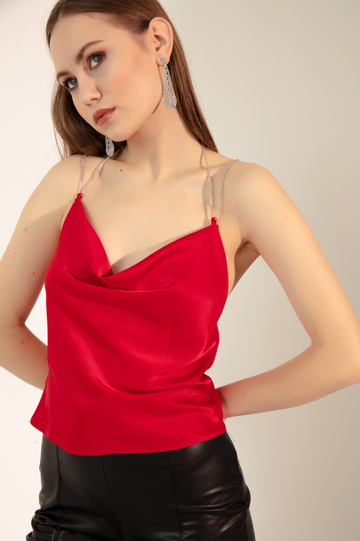 Kadın Drape Detaylı Taşlı Saten Bluz - Kırmızı