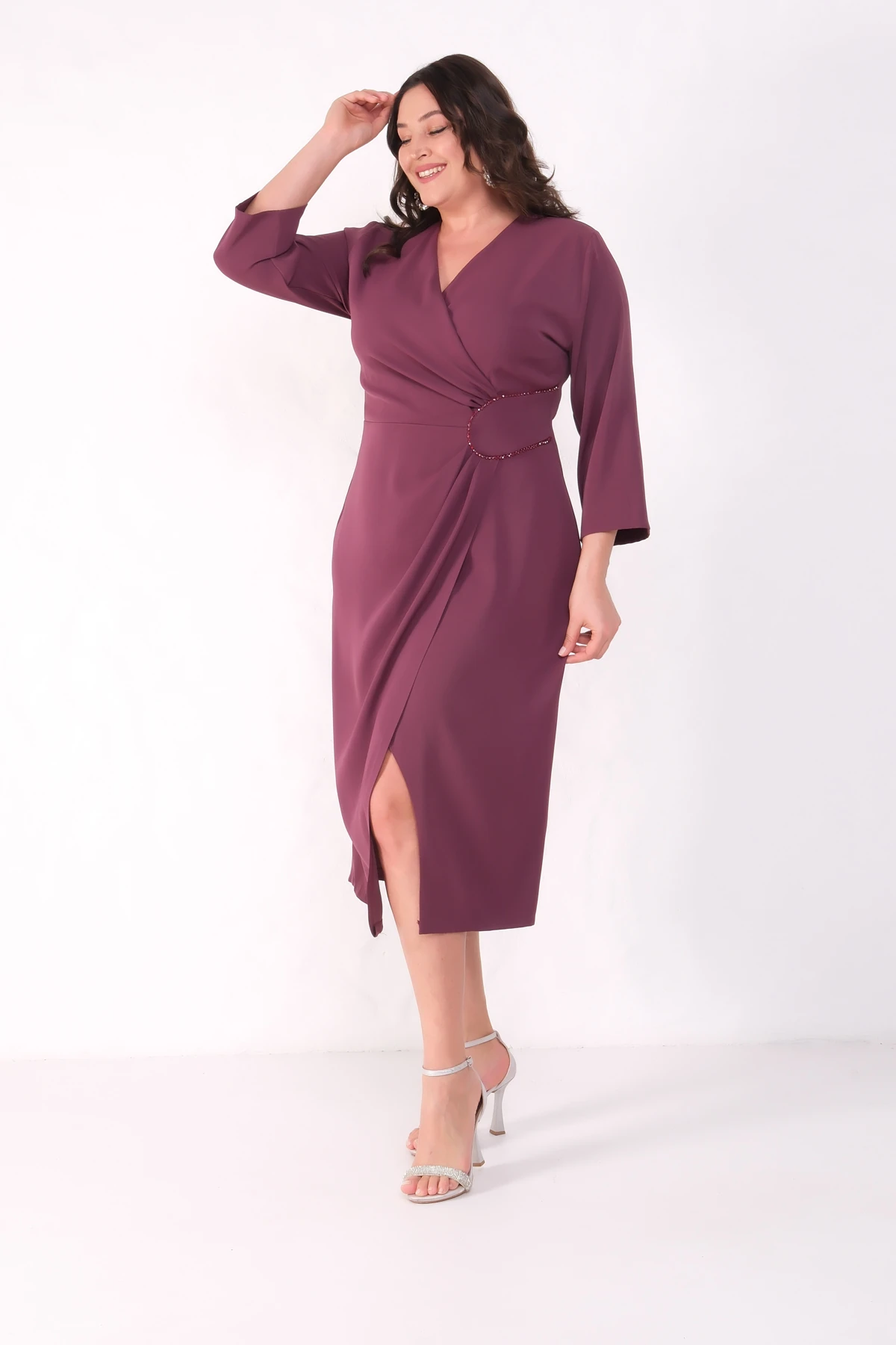 Kadın Kruvaze Yaka Boncuk İşlemeli Büyük Beden Midi Elbise - Mürdüm