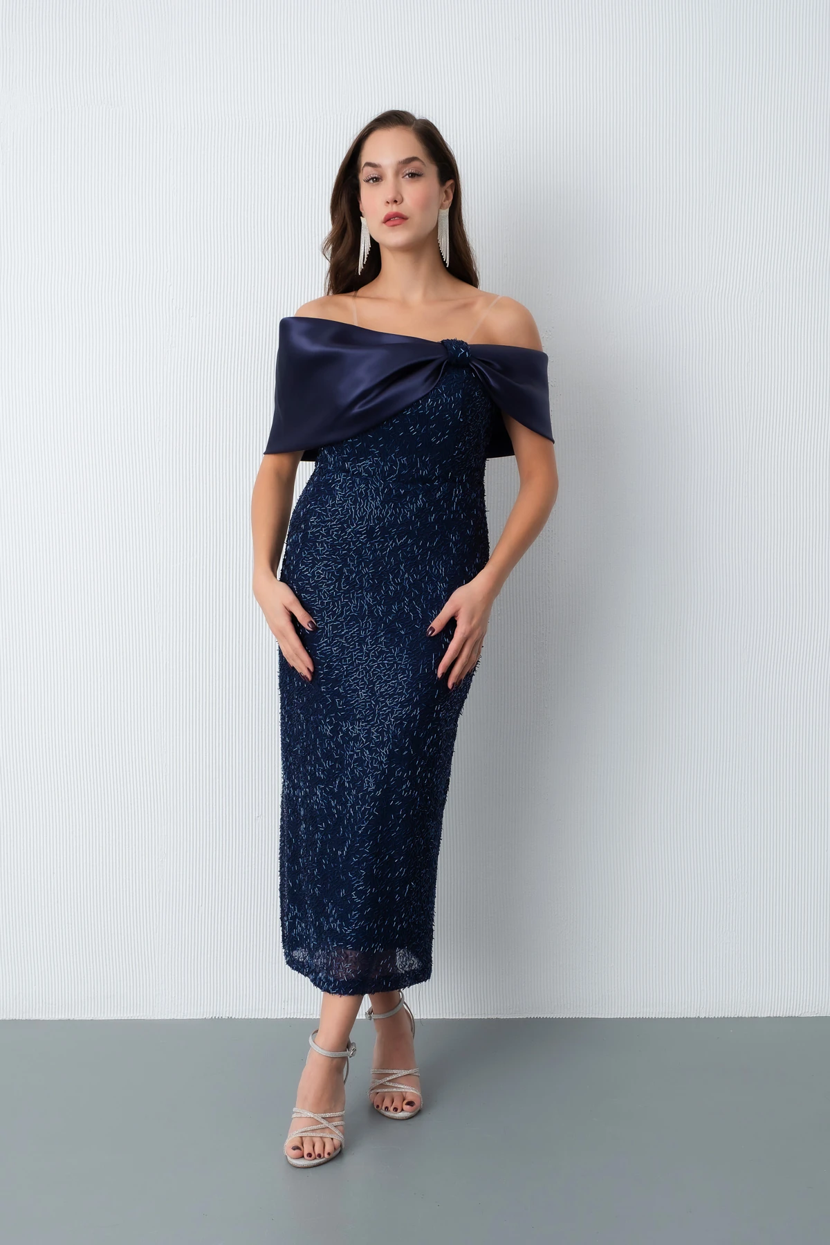 Kadın Yaka Detay Boncuklu Midi Söz Nişan Abiye Elbise - Lacivert