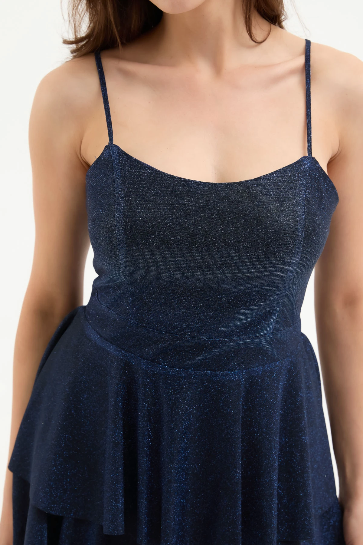 Kadın İnce Askılı Sırt Dekolteli Simli Mini Mezuniyet Elbisesi