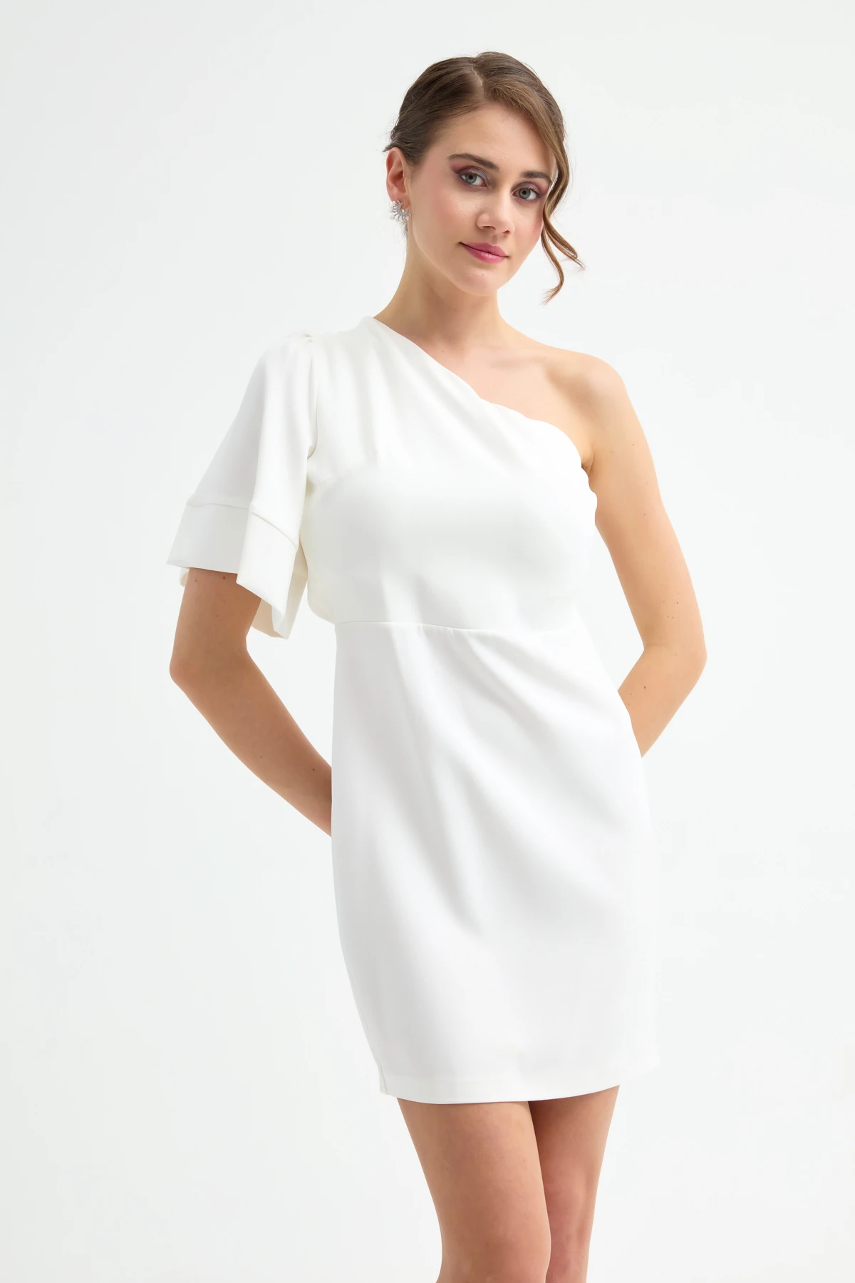 Kadın Tek Kol Sırt Dekolteli Mini Elbise - Beyaz