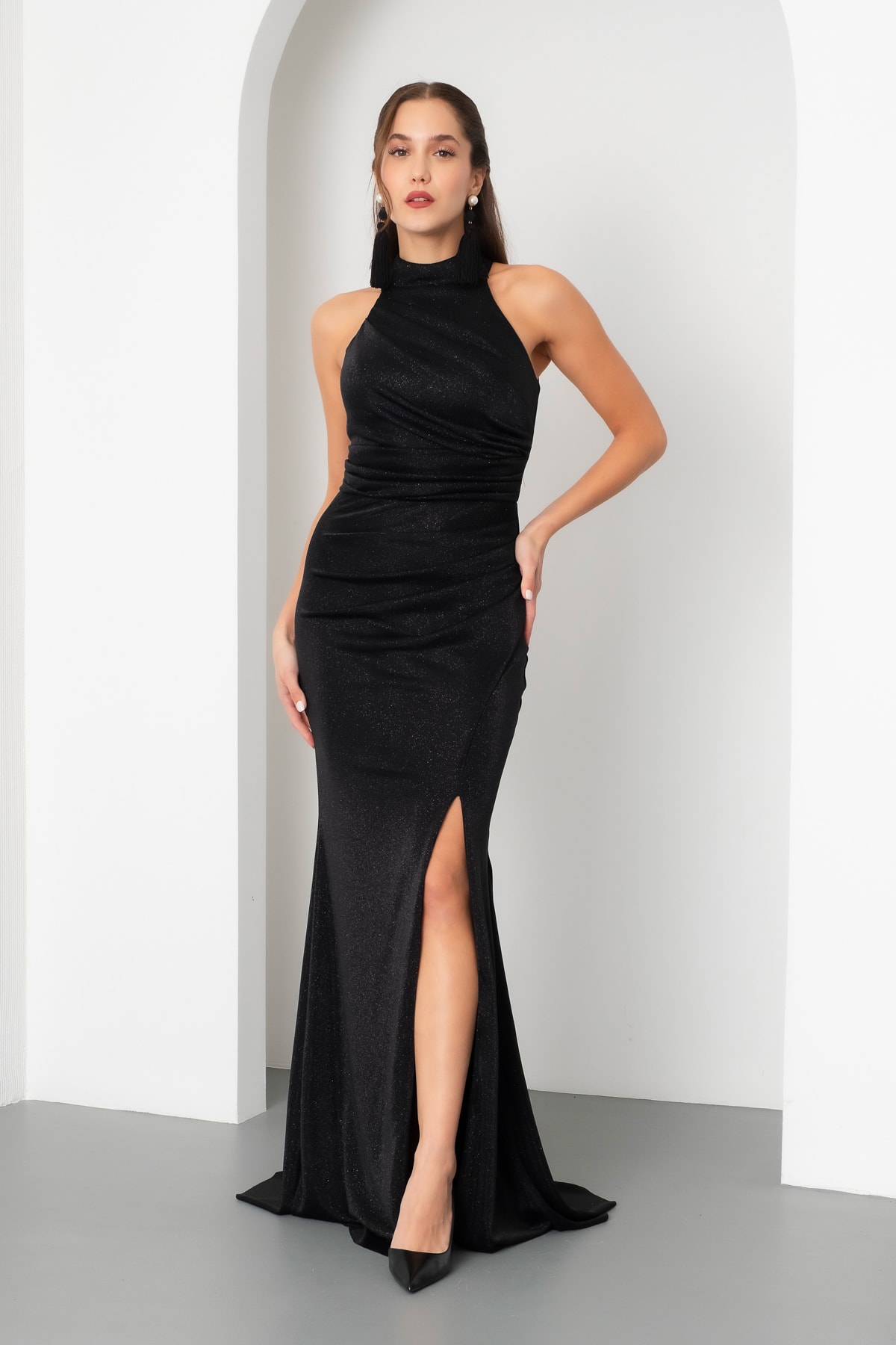 Kadın Halter Yaka Yırtmaçlı Simli Uzun Abiye Elbise - Siyah