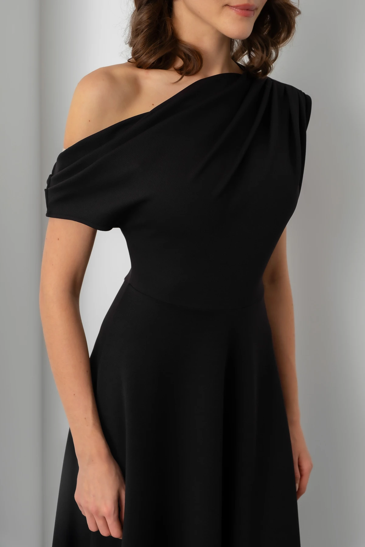 Kadın Düşük Omuzlu Midi Boy Elbise - Siyah